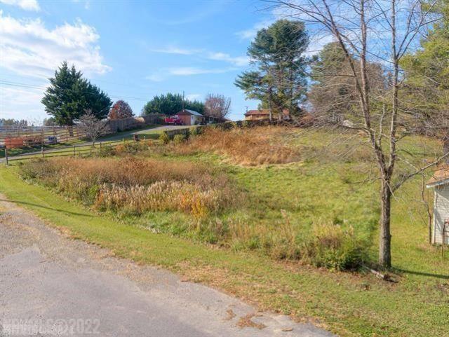 Online Auction Ending October 20th at 4 PM. This offering consists of .510 acres of land located at 3850 Poppy Lane in Christiansburg VA. This building lot is mostly open and located across Poppy Lane from Offering 1. Property has been perked but perk has expired. Build your dream home on this lot. Great location near Christiansburg and Radford VA!