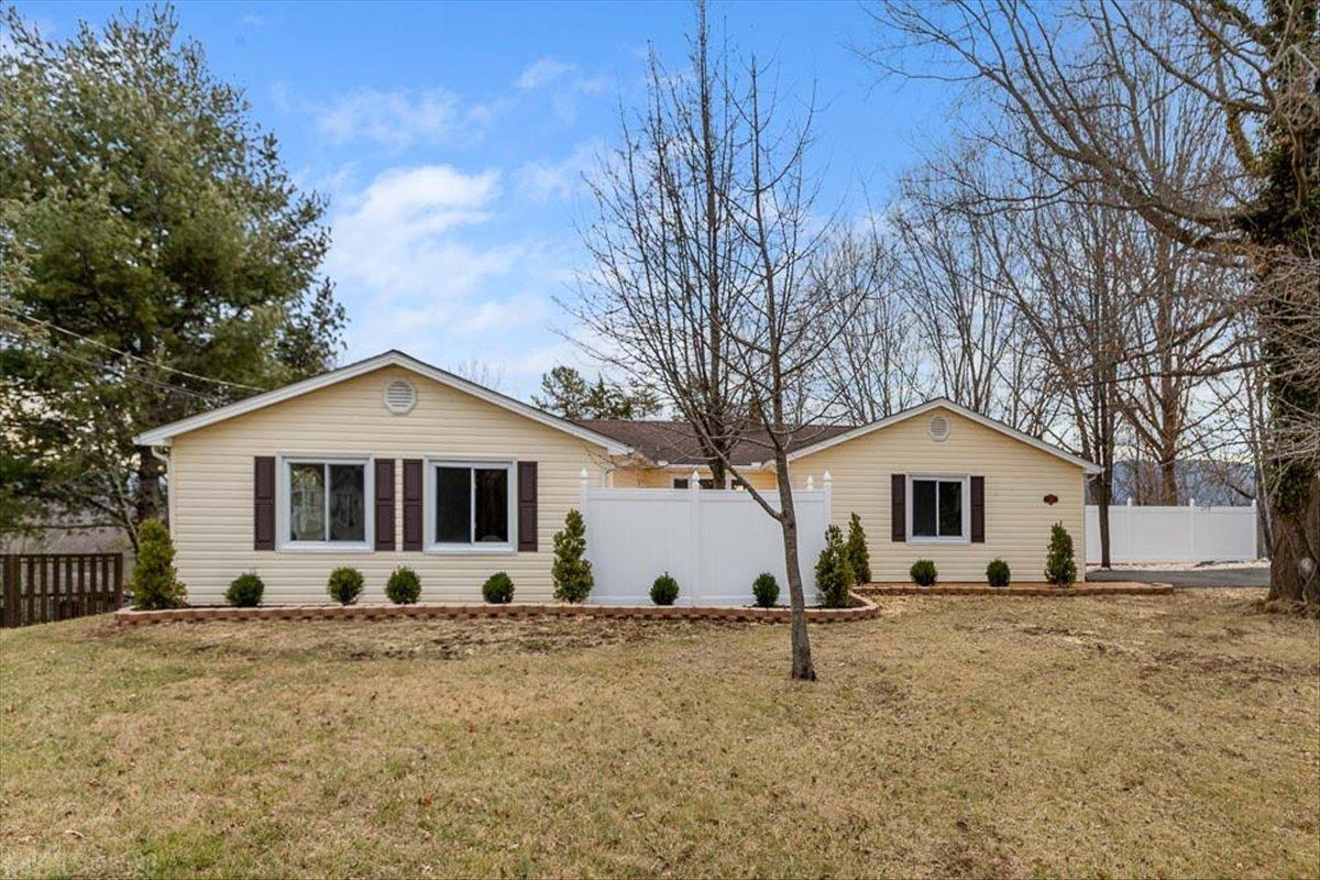 225 Howery Street, Christiansburg, VA 24073