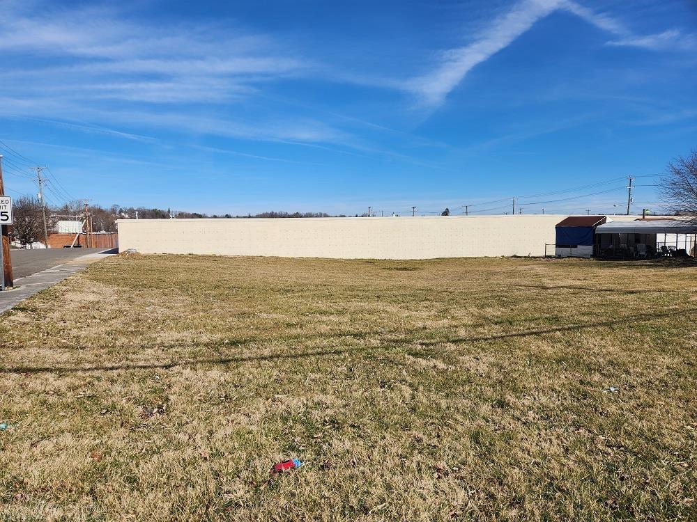 Centrally located in the Town of Pulaski, this level lot is ready for construction.  Public utilities, including natural gas, service the site.  Perfect for a single family home, duplex (2 family), townhome or multi family development.  For multi family the site will support 3-24' units or 4-20' units.  Close to downtown amenities and a short distance to Route 11 and Interstate 81.  Great road frontage on Valley St (100') and Second St (120').