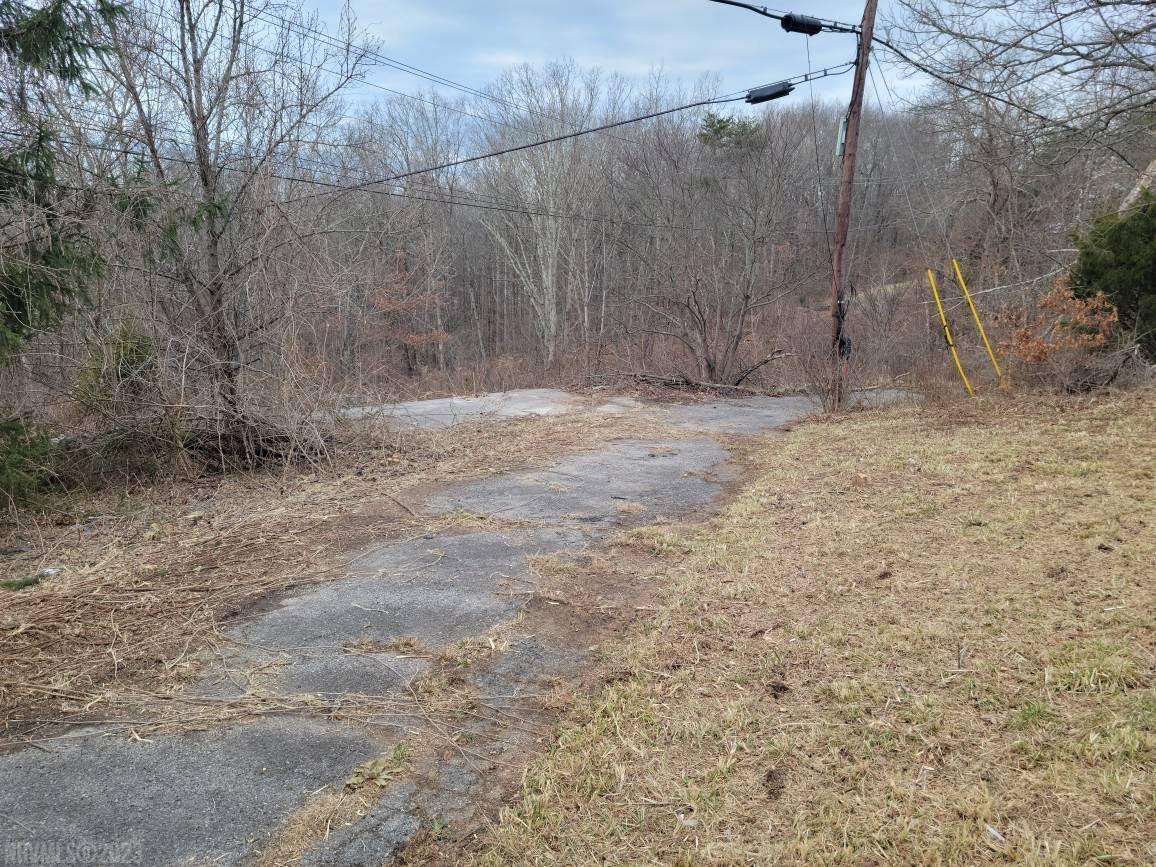 Build your dream home here! This is a wonderful opportunity to be close to town and conveniently located within a short drive to Virginia Tech, Radford University, and Christiansburg shopping center.