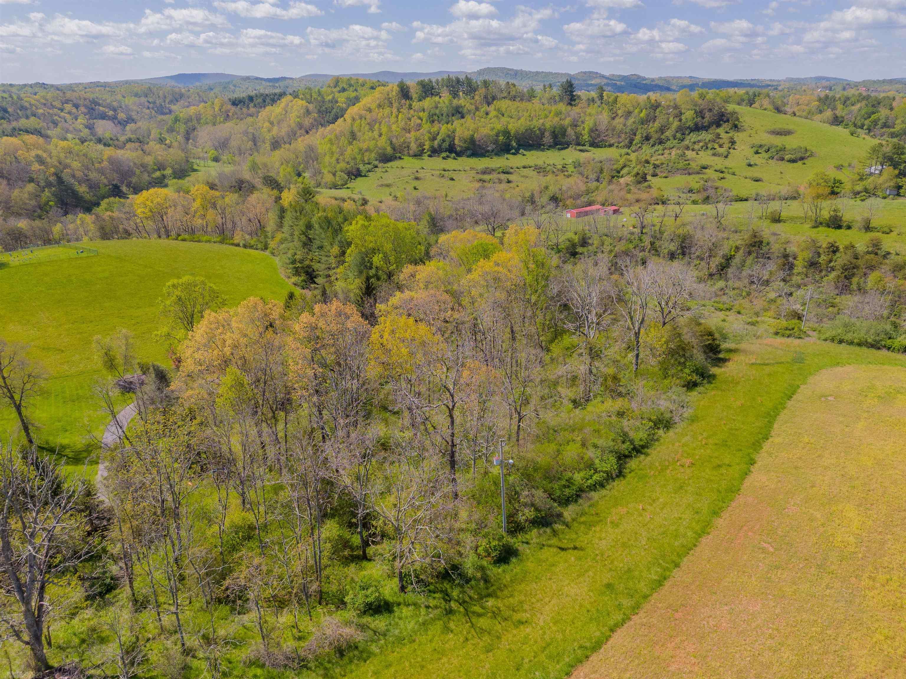 Awesome Opportunity to build your dream home on over 2 acres located in Auburn School district property features gorgeous mountain views, utility hookup and located off state maintained road, don't miss this opportunity!
