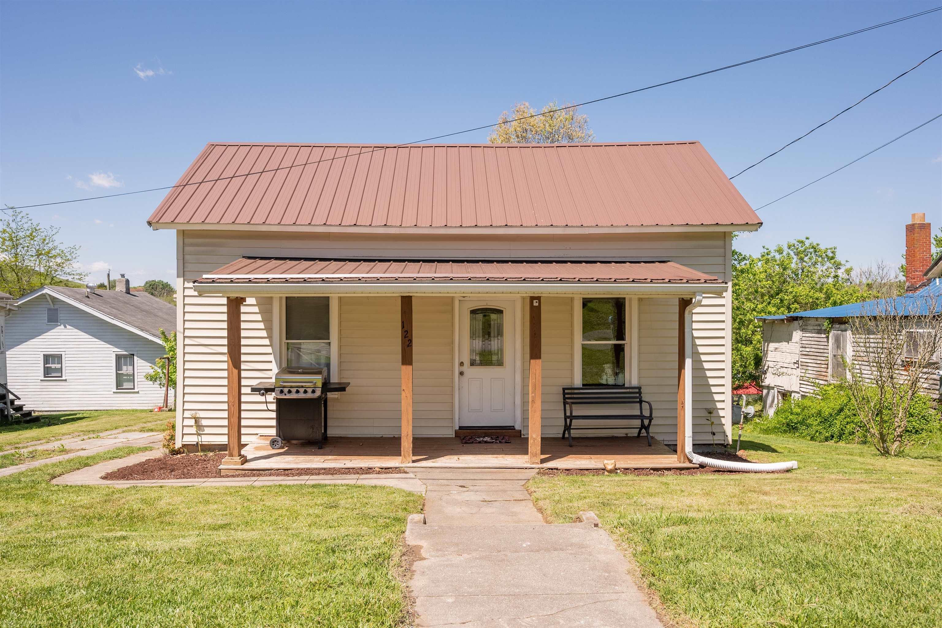 Find your new home in this sweet bungalow/cottage! This 3 BR/ 1.5 BA home has an open living room, hardwood and laminate flooring, plenty of storage space in an homey kitchen. Features a deck that is perfect to outside activities with guests.