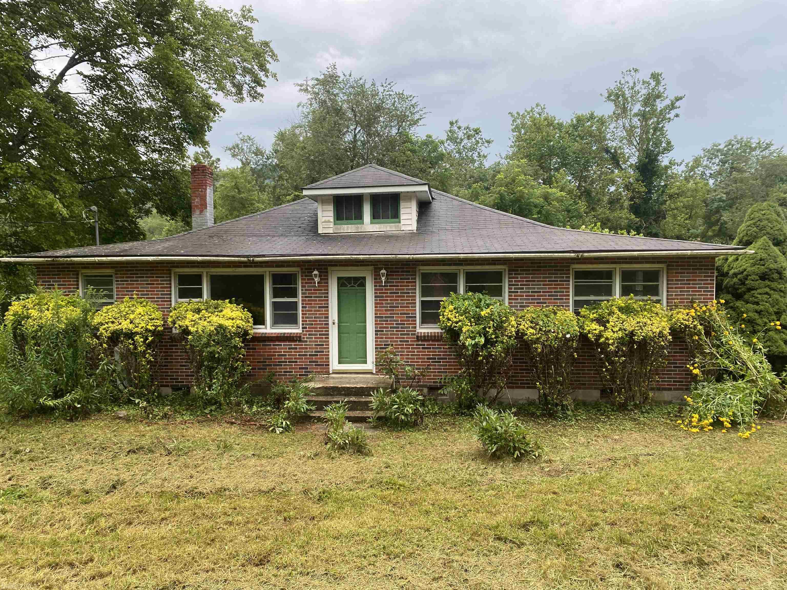 Fixer-upper in Bland County! Bring your creative juices and bring this property back to life. Property features a 3 bed 1 bath home as well as detached building and half acre lot. Located right off of Interstate 77. Out-of-market agents to book appts M-F 9am-4pm (excluding holidays)