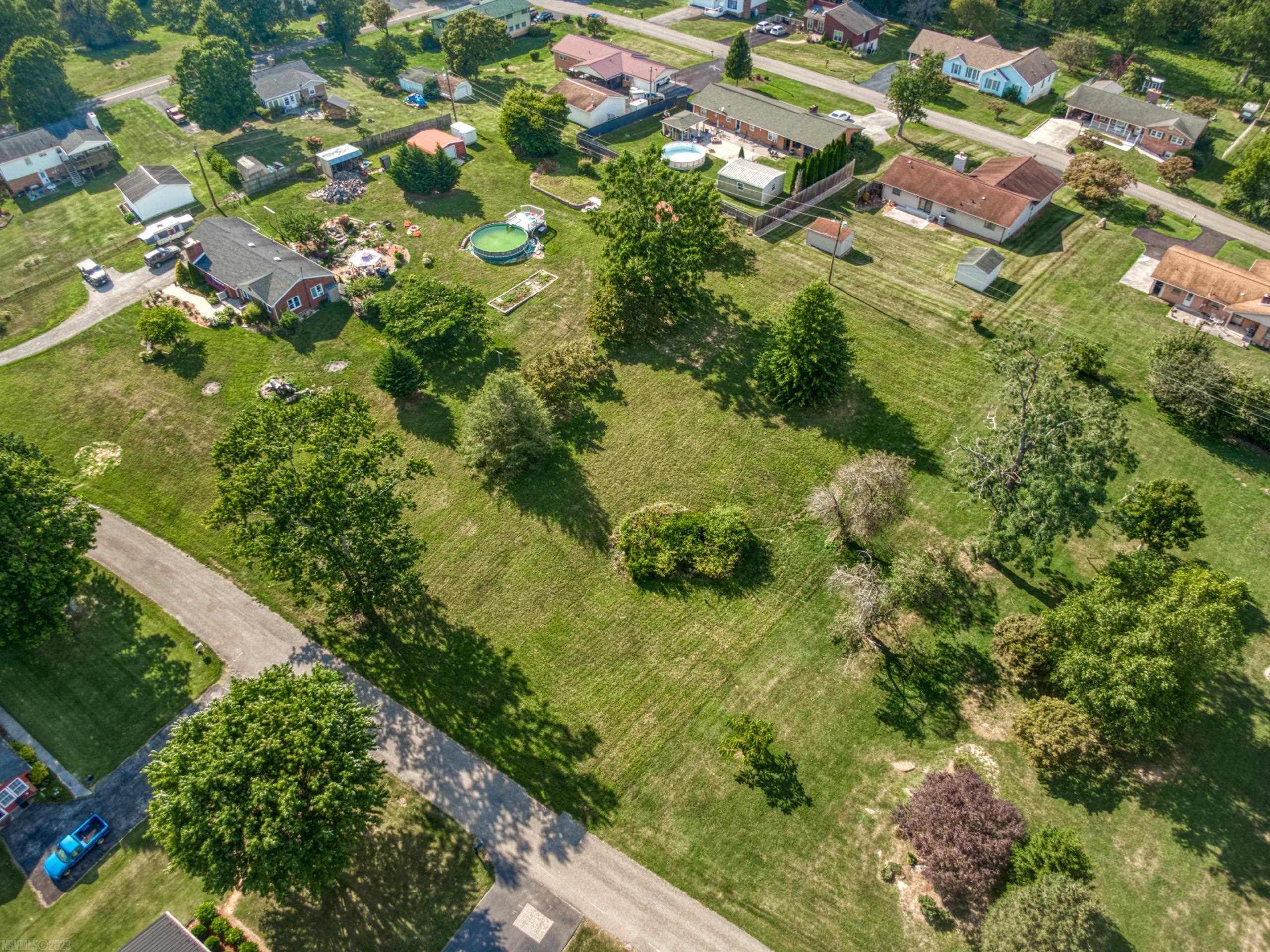 Partially cleared, mostly flat terrain in a serene neighborhood close to town. Perfect canvas for your dream home or investment. Opportunity awaits!