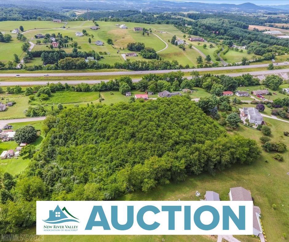Auction Property: List price may not reflect final sales price. List price is starting bid and non-reflective of value. Check out this great opportunity to own a large tract of land just outside the Town of Christiansburg in Montgomery County. This +/- 5.13 acre property features public utilities and a newly completed survey. It has over 485’ of frontage on Mud Pike Rd. The tract is mostly wooded. A1 zoning gives property multiple potential uses.