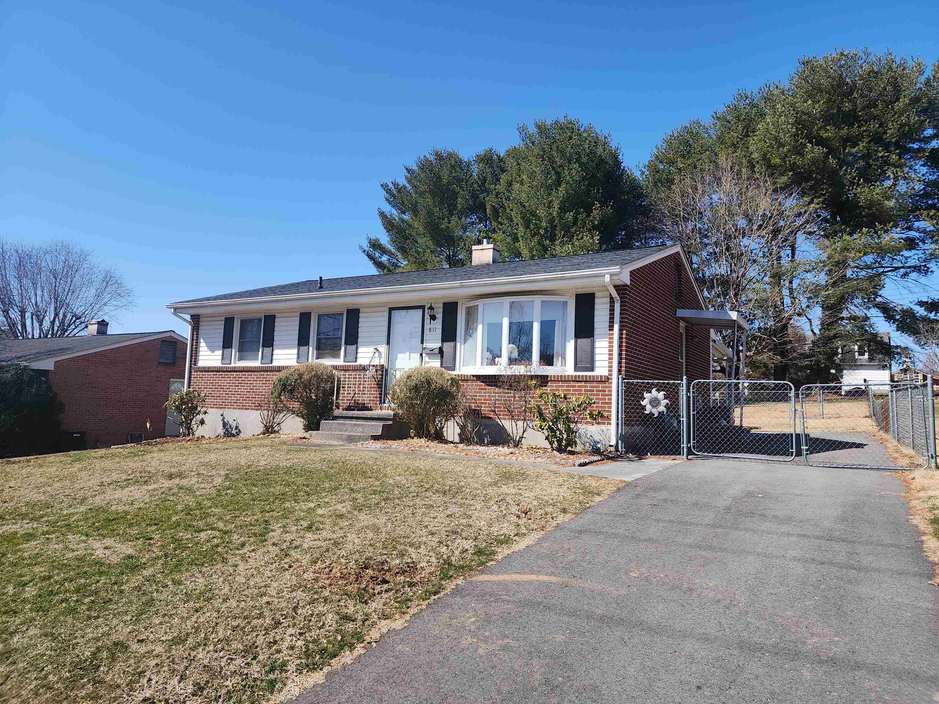 811 SEVENTH STREET, RADFORD, VA 24141 The Louise Baker Team New