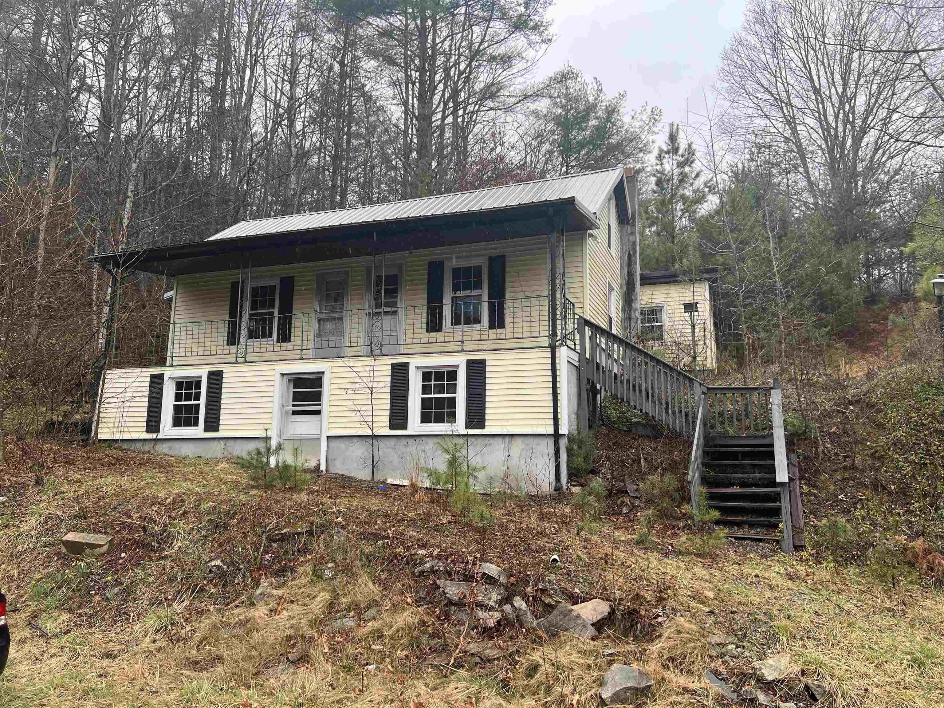 Nice 4 Bedroom 1 Bath Home, sitting on a 1 acre lot. The home has Hardwood Flooring. The kitchen has plenty of cabinets and the bathroom has been updated.