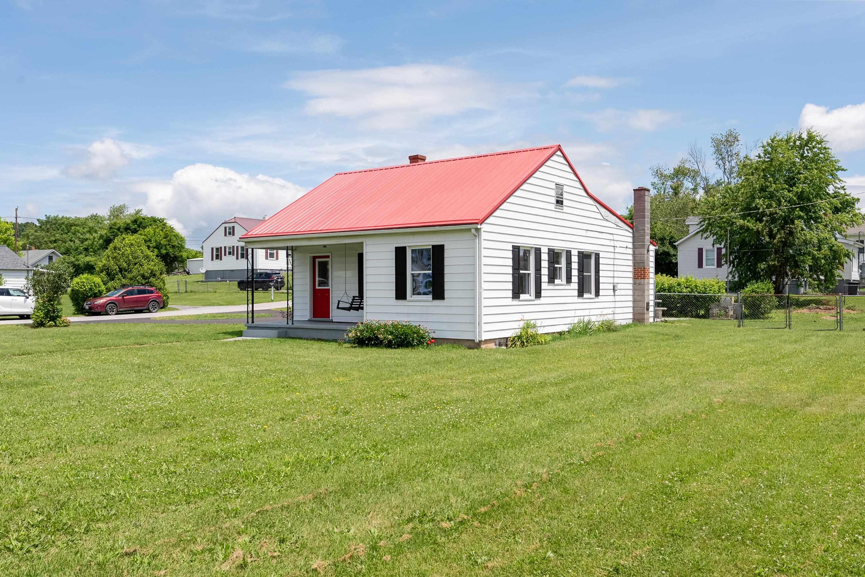 6716 FAIRLAWN AVENUE, FAIRLAWN, VA 24141 The Louise Baker Team New