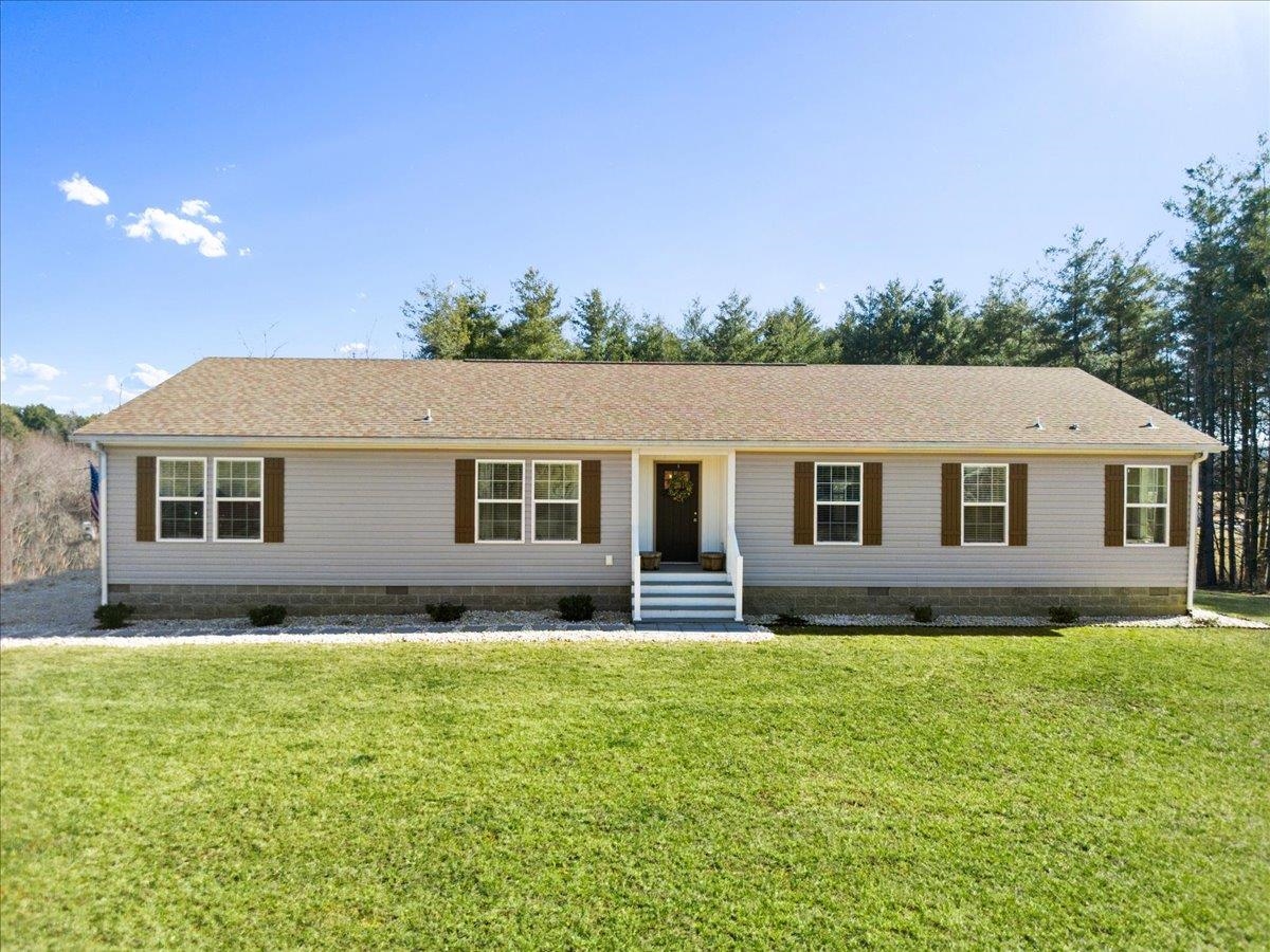 Located in Floyd, Virgina.  This home is well maintained, move in ready, with four bedrooms, and two and a half bathrooms. The level yard is great for the kids to play, pets to run, and some space left for a garden. A nice storage building located in the back yard has power and is multi-functional. The kitchen-living room open area concept is a great space to entertain guest. This home is waiting for new owners to start making memories in beautiful Floyd, Virginia!