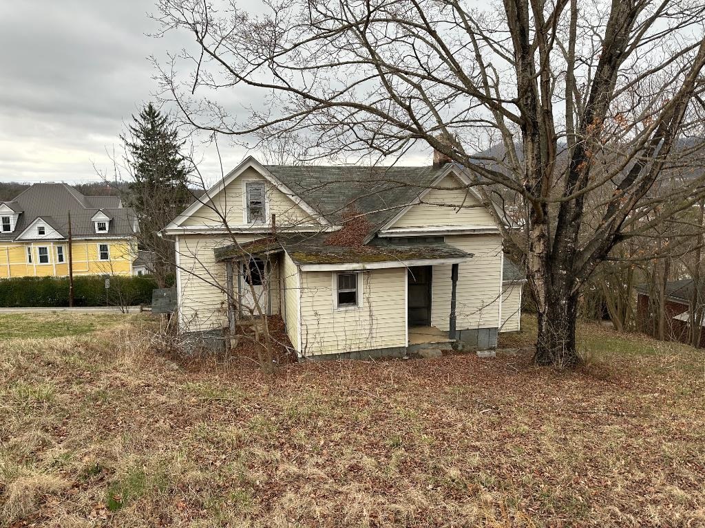 Great investor opportunity! This 2600 sq ft property in Pulaski is demoed to the studs, primed for renovation. With a prime location overlooking the Town of Pulaski, it’s a solid flip or rental prospect. Act fast!