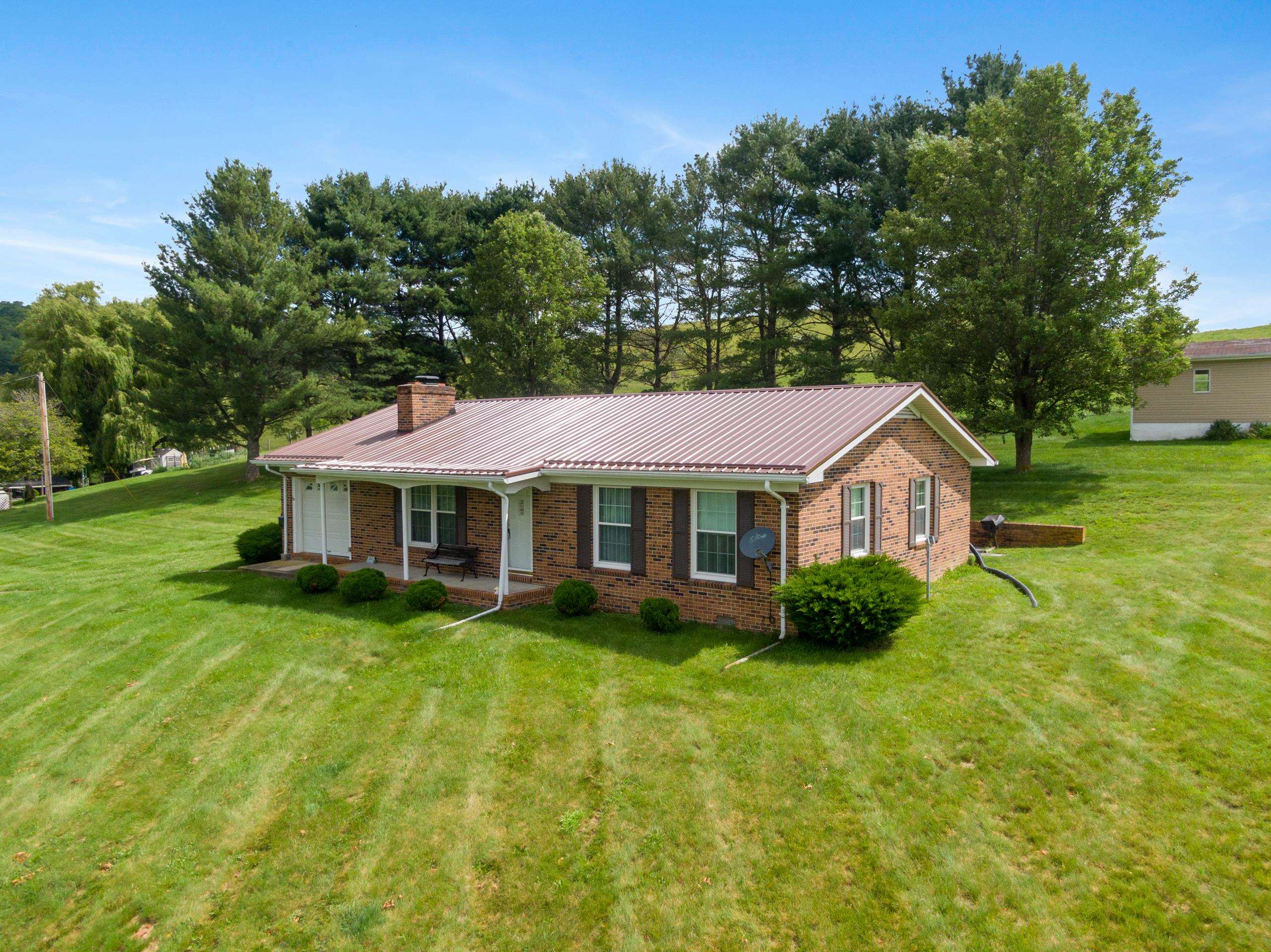 Well maintained one level living home, with 3 bedrooms 1 and 1/2 bath, very clean ready to move in. Home has a one car garage that could be easily turned into additional living space.  Large lot has plenty of room for garden space.  Moniter heater conveys.