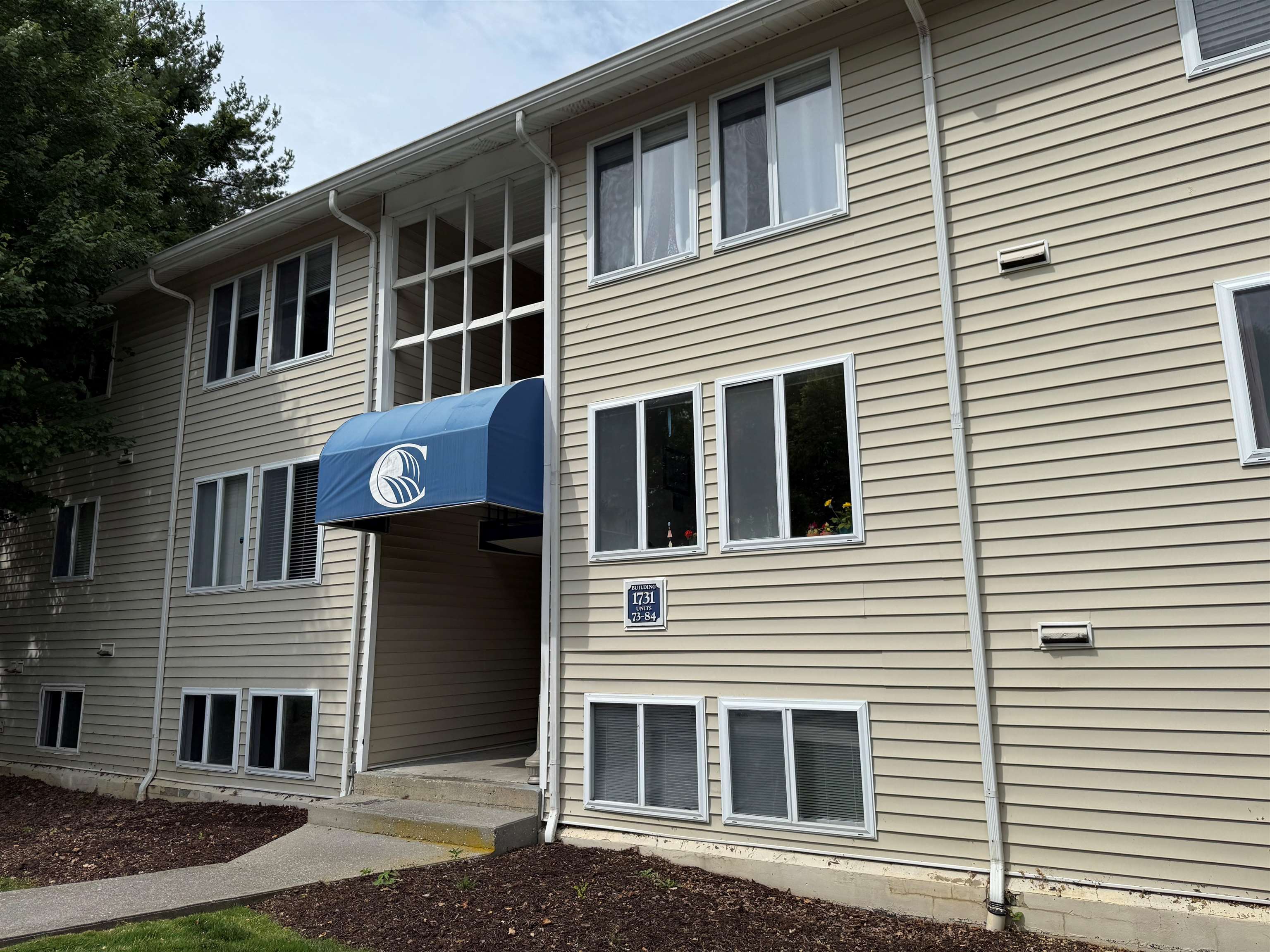 Conveniently located just off South Main Street, this 3-bedroom, 2-bath Cascade condo offers comfortable living close to downtown Blacksburg, Virginia Tech, shopping, and dining. The open layout features tiled flooring throughout the main living areas, while all three bedrooms are carpeted for added comfort. The kitchen flows into the living space, creating a practical and inviting setup. With two full bathrooms and a functional floor plan, this condo is a solid choice for investors, first-time buyers, or anyone seeking low-maintenance living in a prime location. Seller offering a $2,000 carpet allowance with acceptable offer.