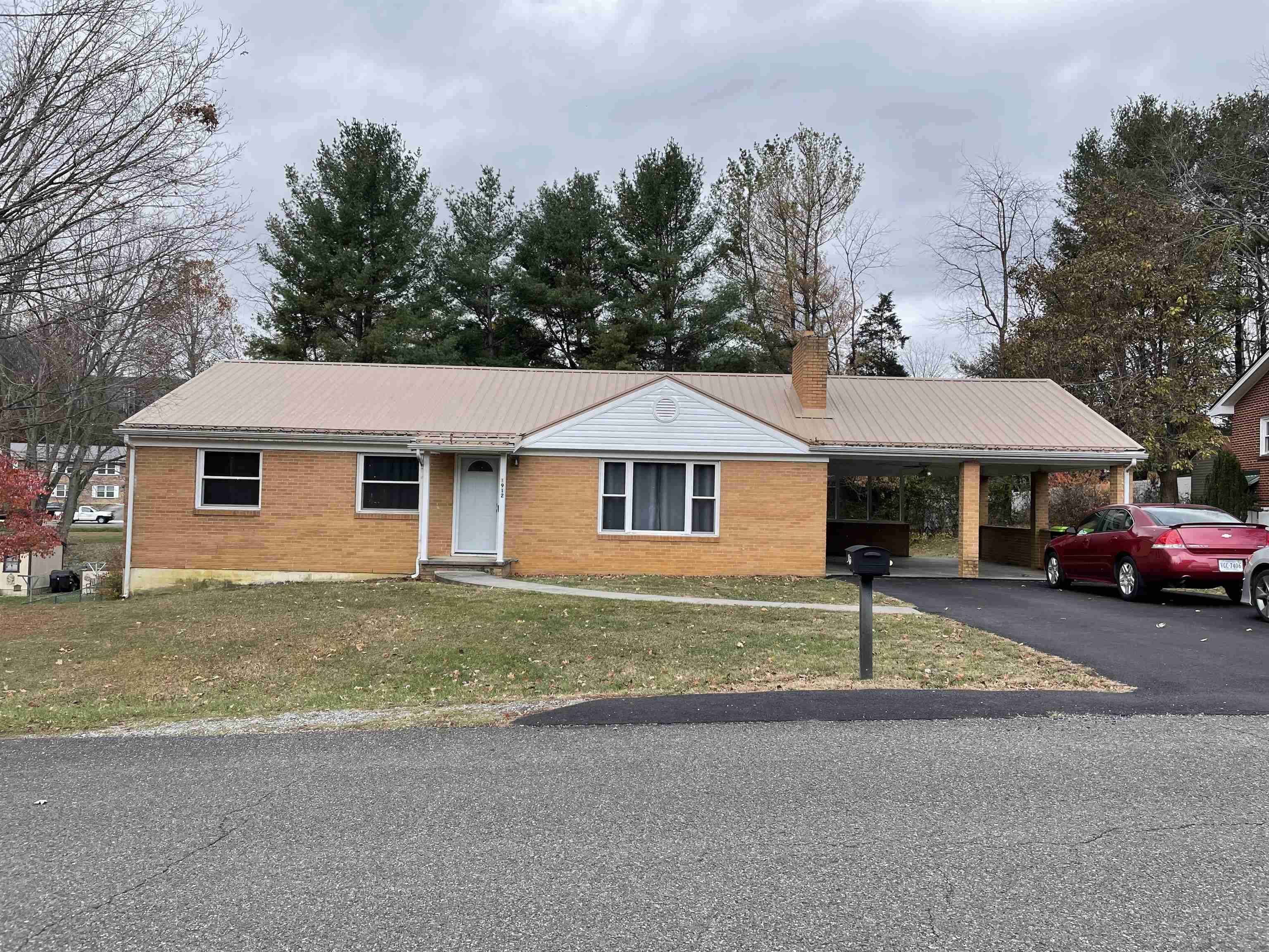 Brick ranch conveniently located to I81, groceries and hospital.