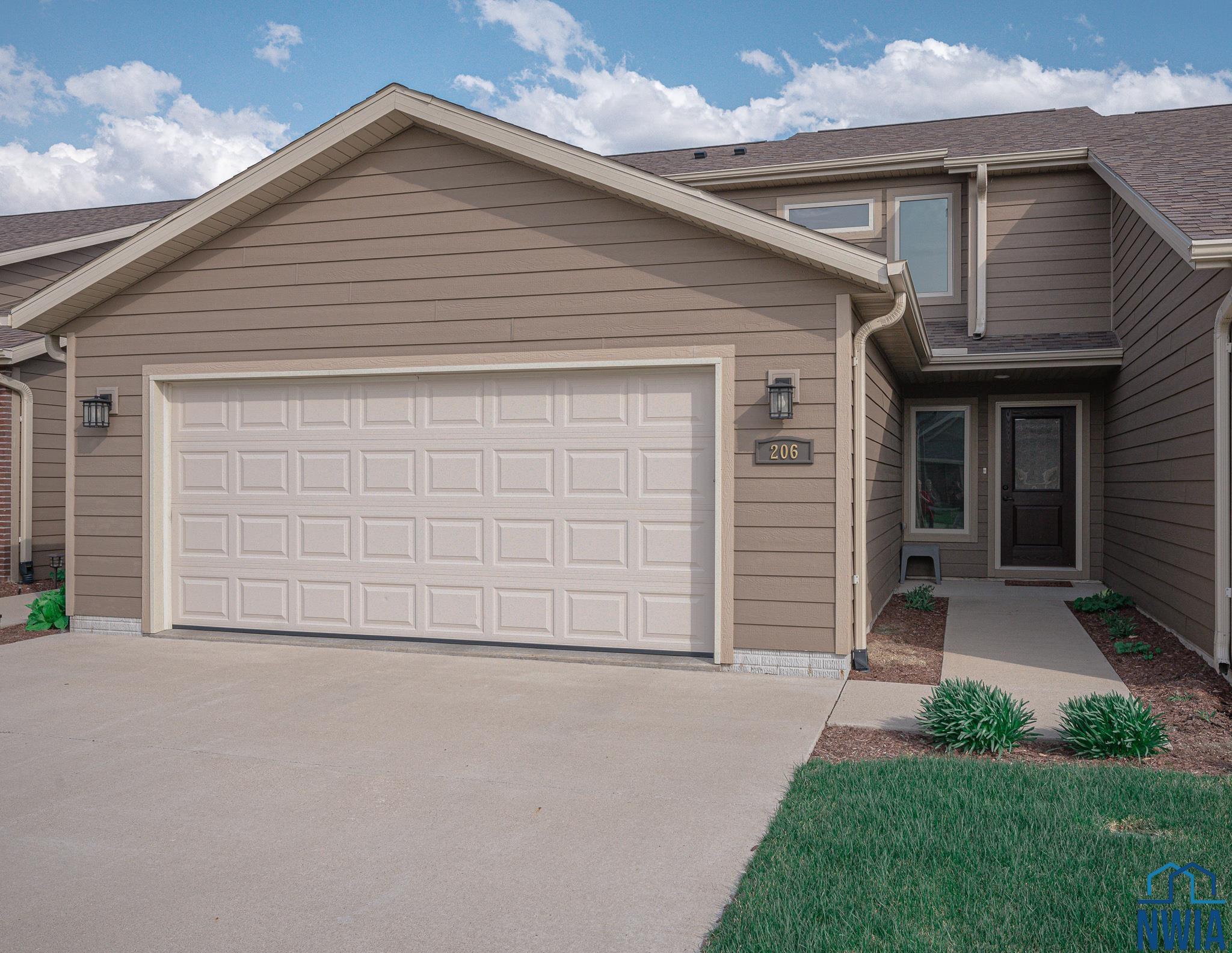 206 Prairie Bluff, Sergeant Bluff, Iowa 51054 