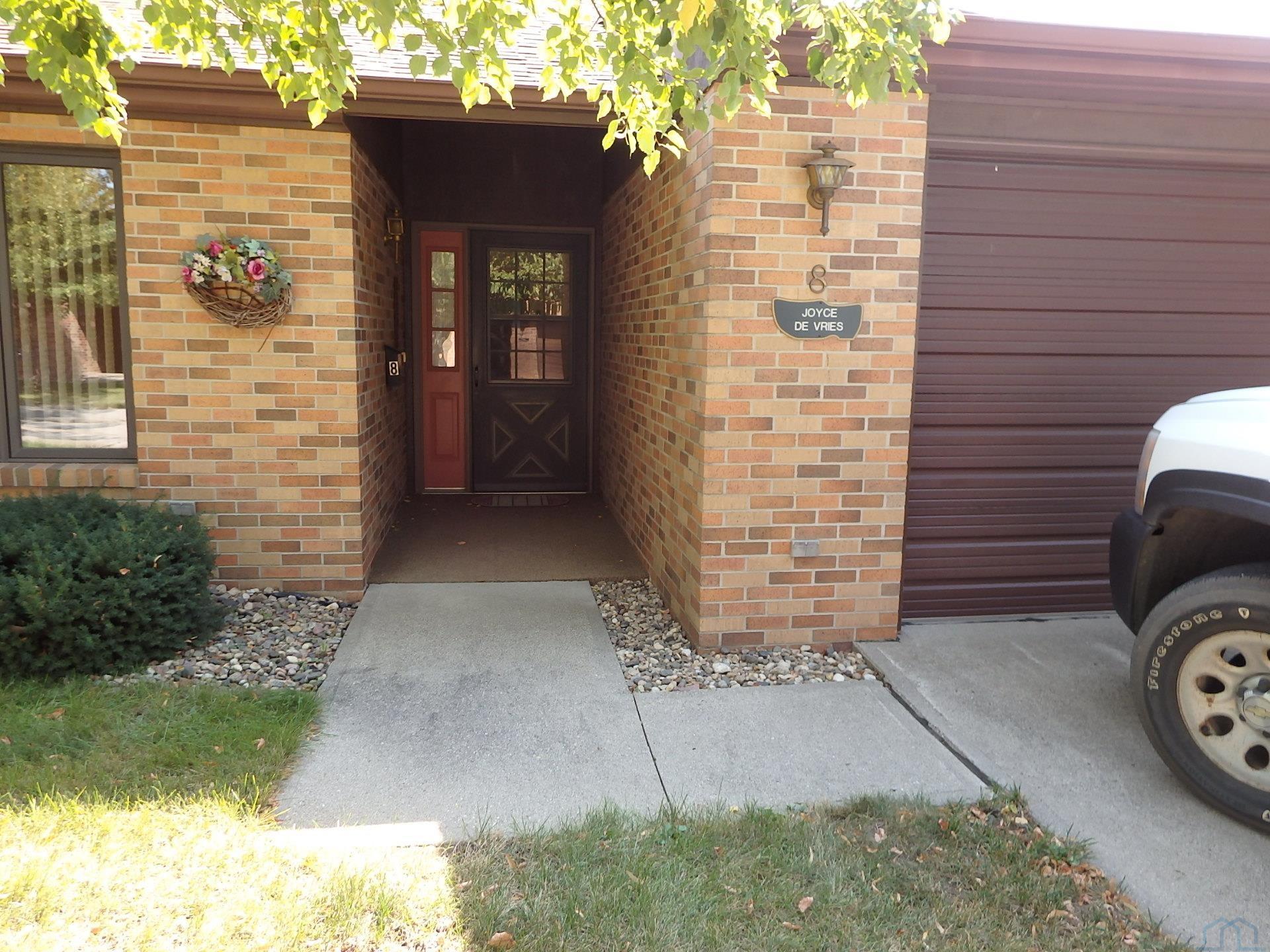 Siouxland Town & Country Realty Serving Sioux Center, Orange City, Alton and the Surrounding Area!