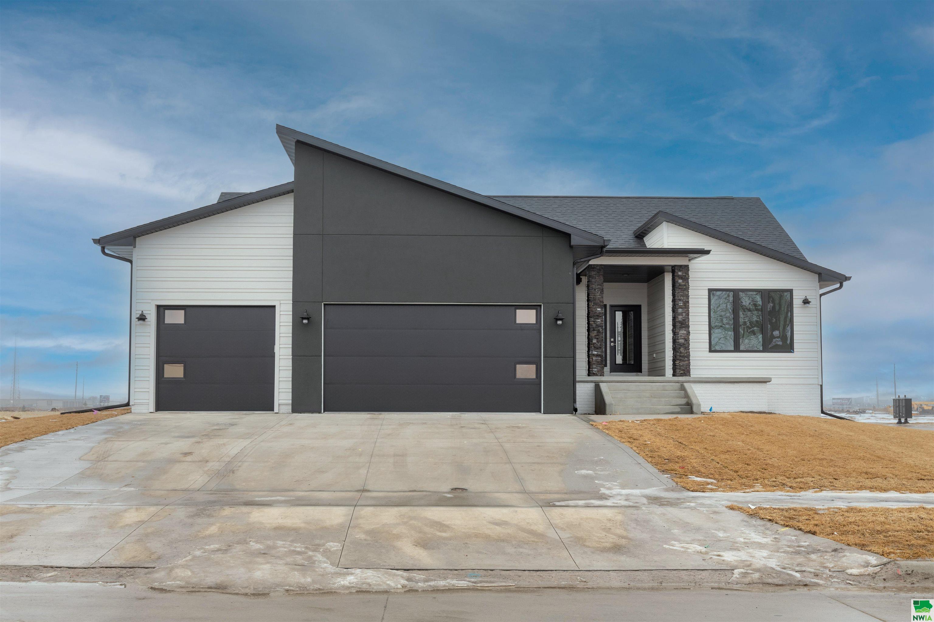 810 Lakeshore Drive, No. Sioux City, SD 57049 