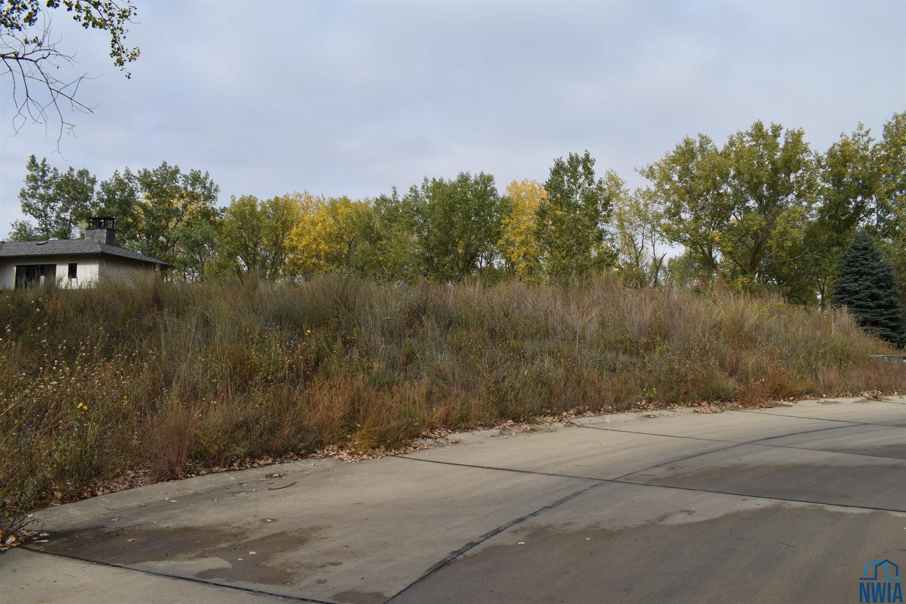 685 Arrowhead Ct, Dakota Dunes, SD 57049 