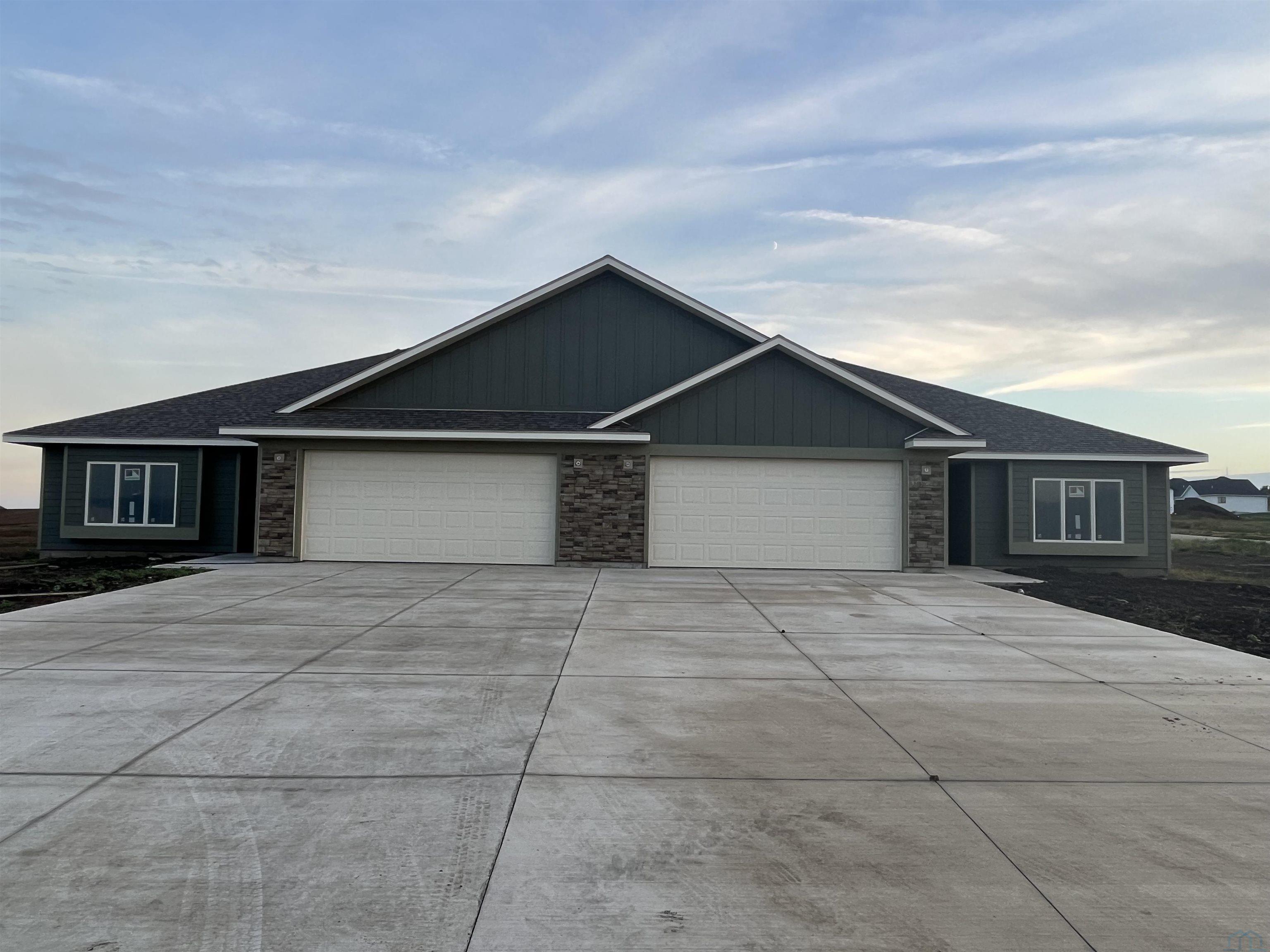 853 11th St. SE, Sioux Center, Iowa 51250 
