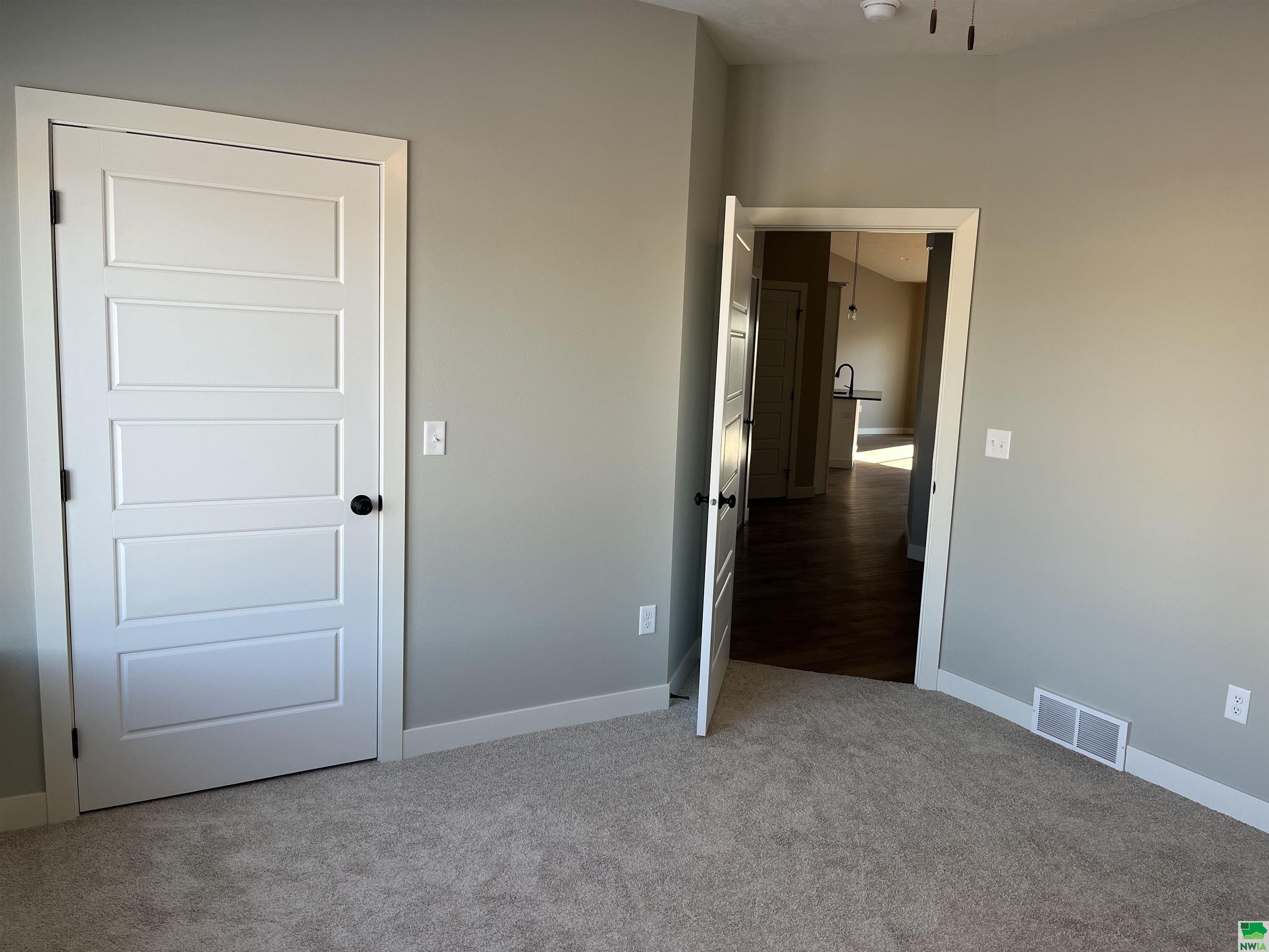 MLS #820325