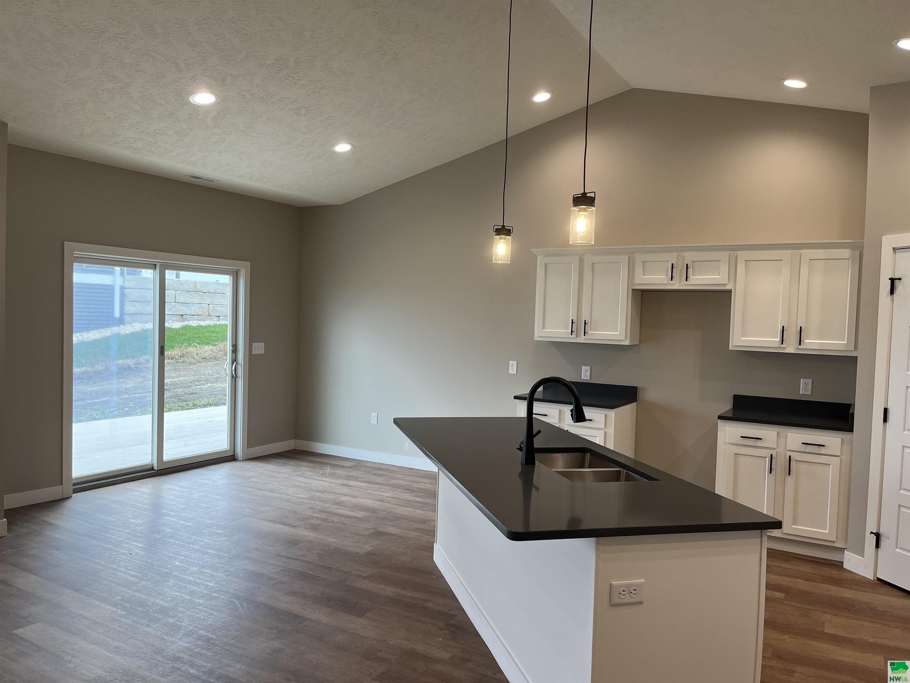 MLS #820325