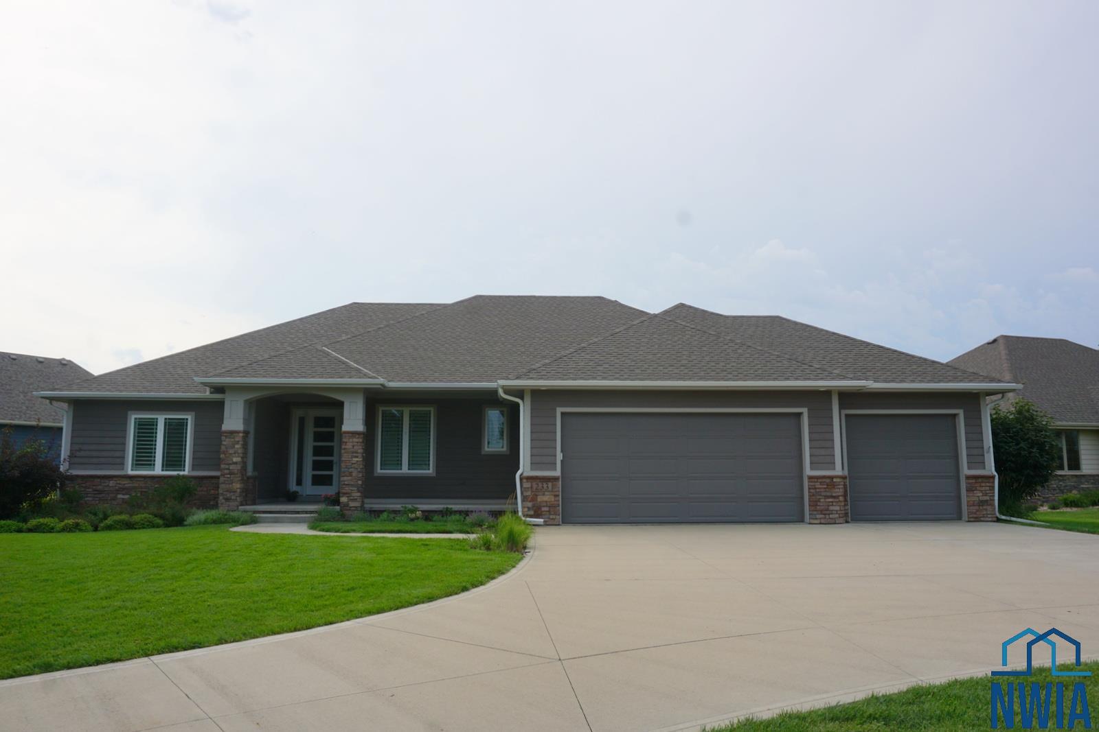233 Augusta Circle, Dakota Dunes, SD 57049 