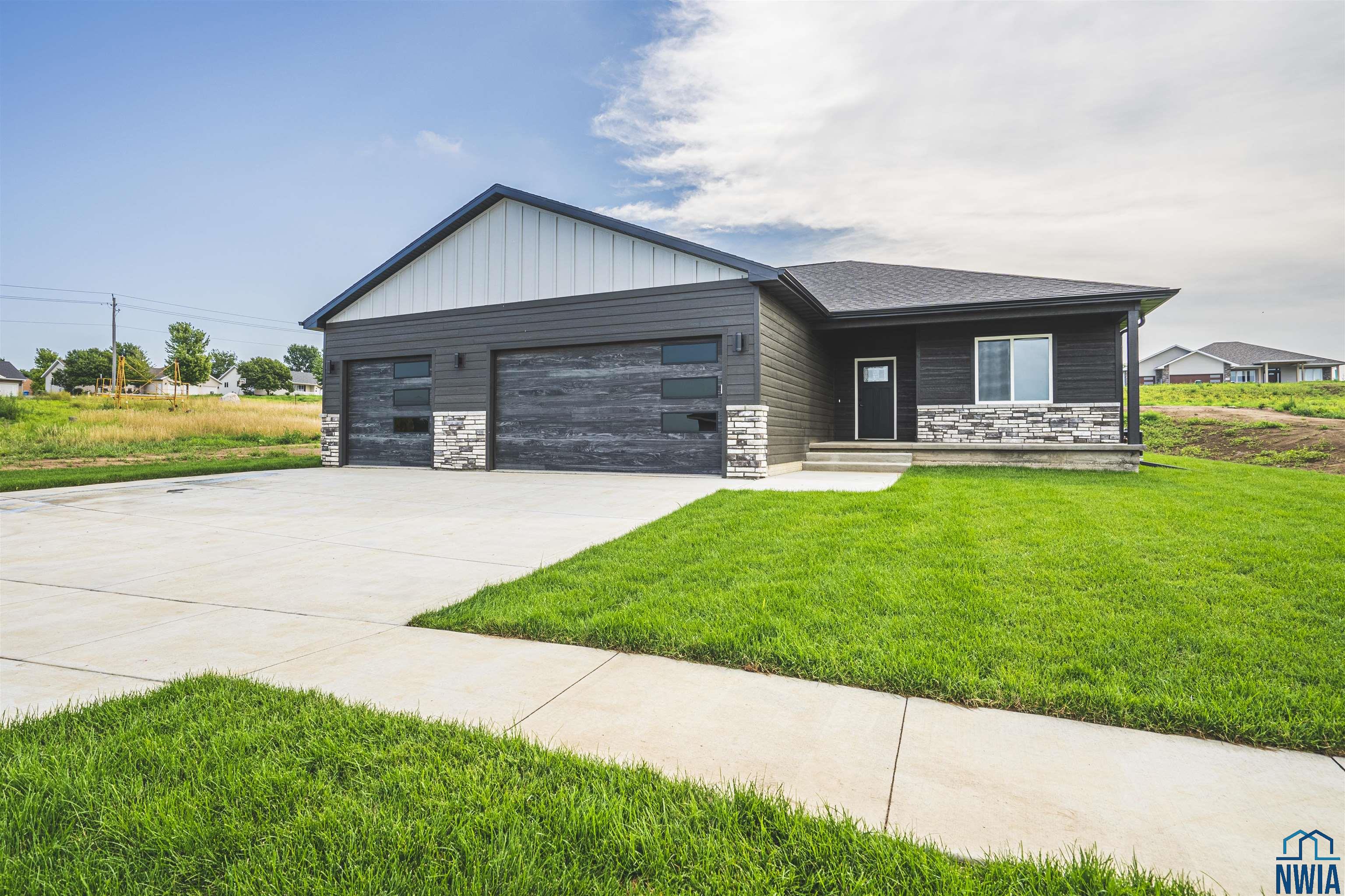 1820 2nd Ave SE, LeMars, Iowa 51031 