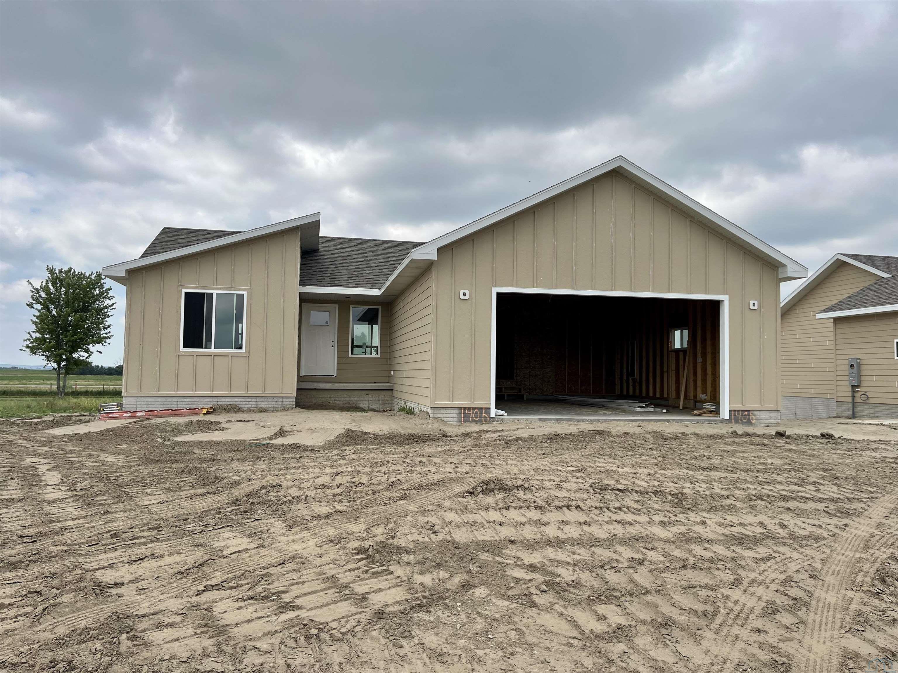 1406 Country Club Drive, Elk Point, SD 57025 