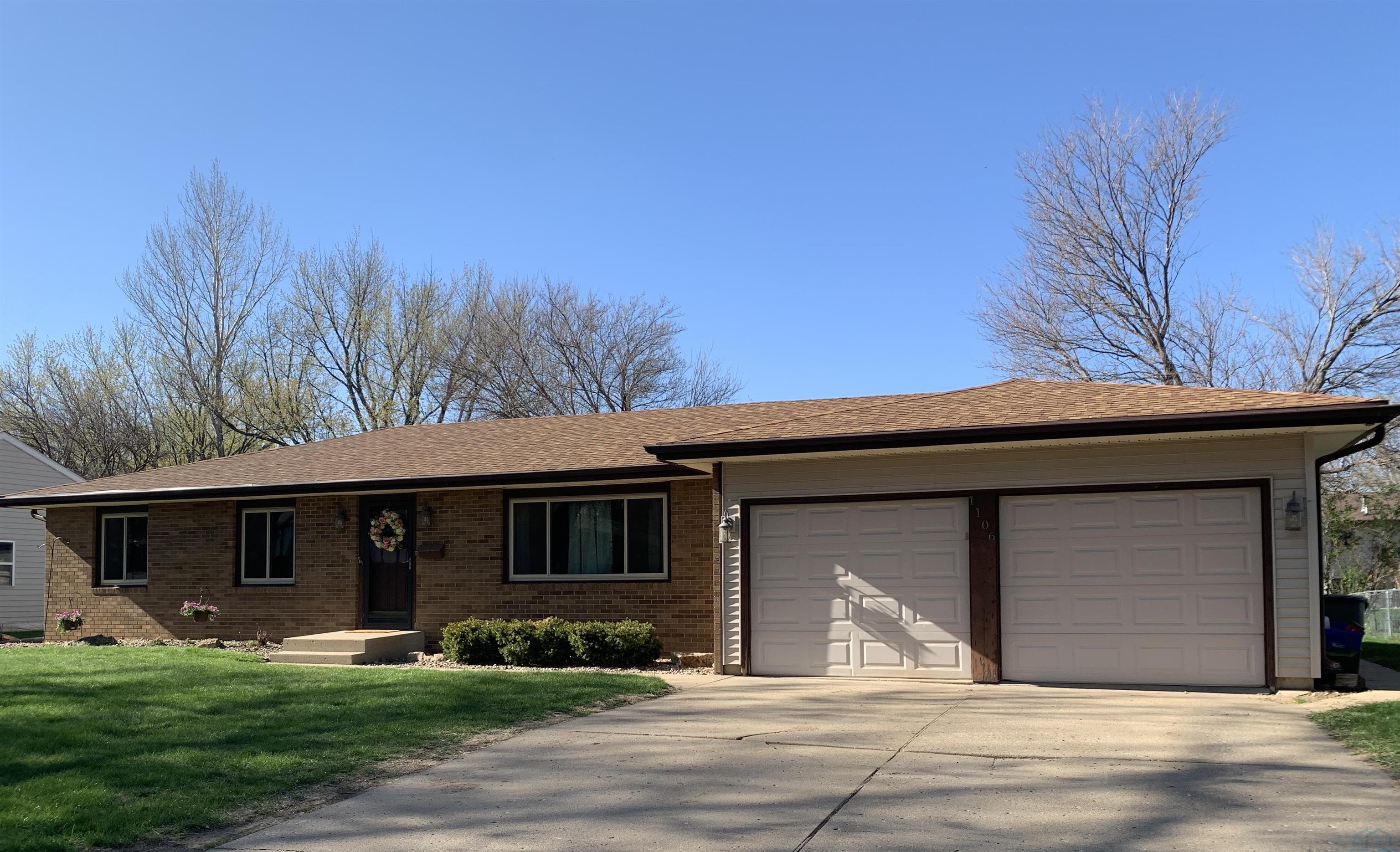 1106 Crestview Drive, Vermillion, SD 57036- 