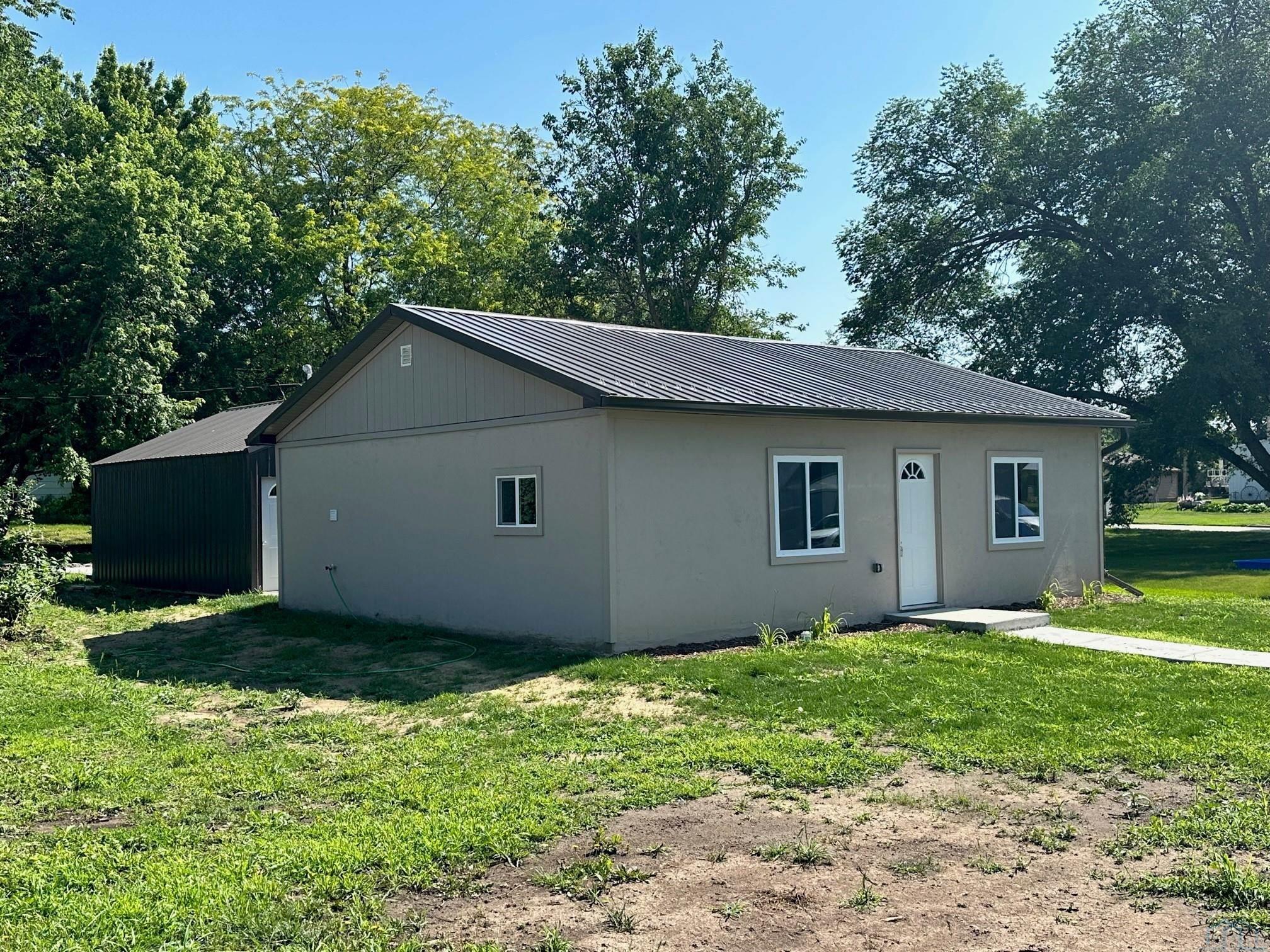 911 4th St W, Ponca, Nebraska 68770 