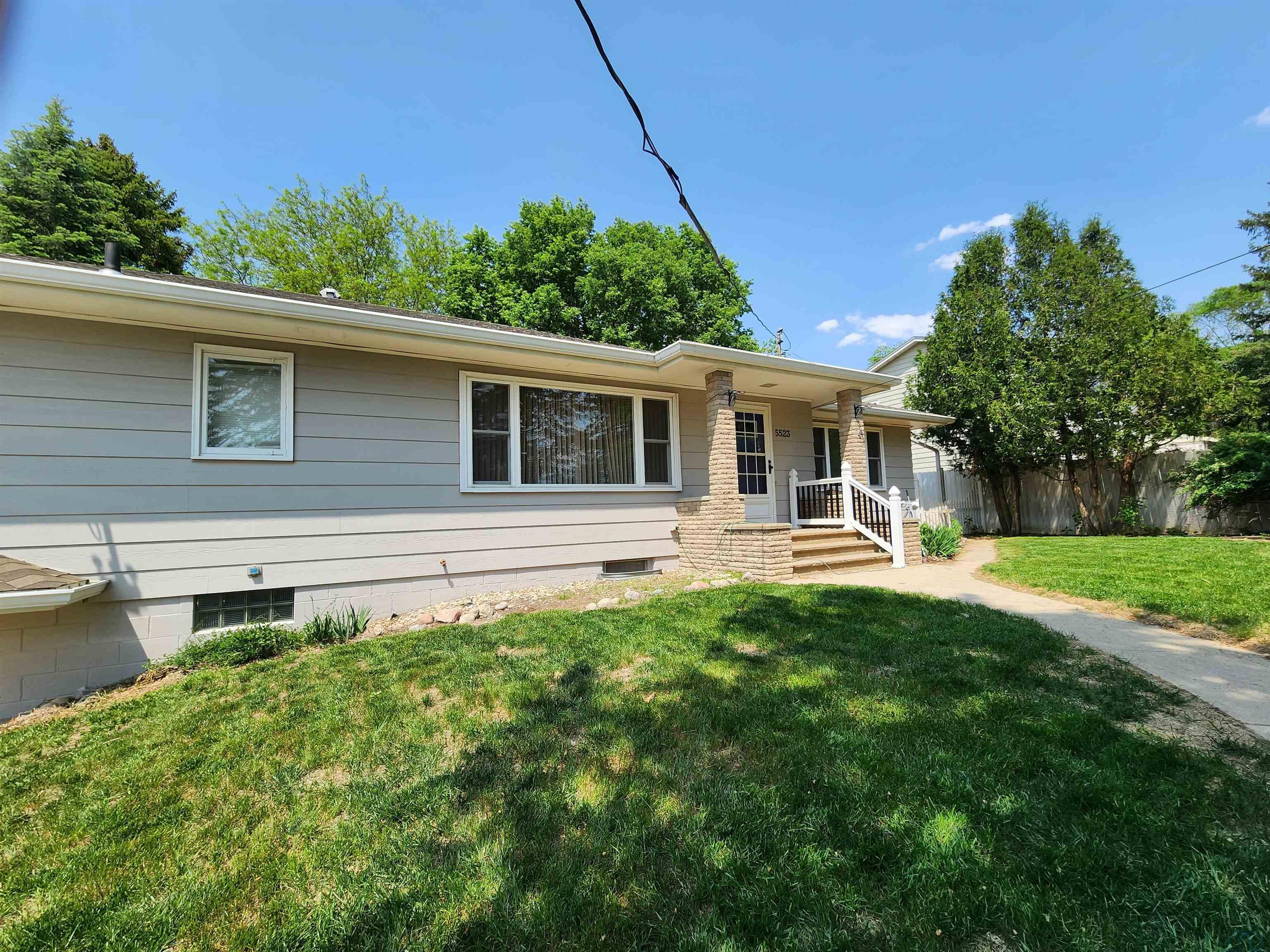 5523 Stone Avenue, Sioux City, Iowa 51106 