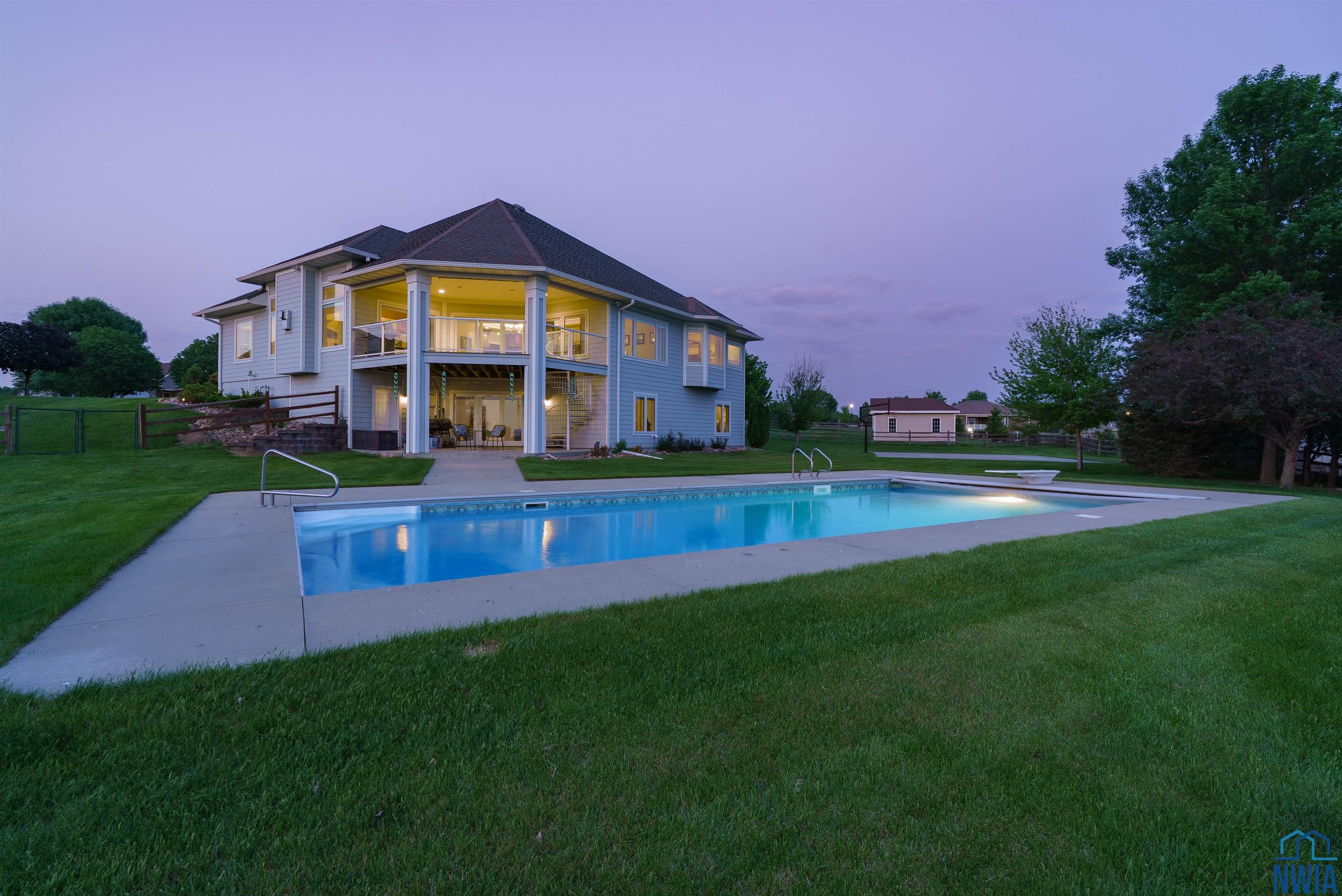 6734 CANTEBURY CT, Sioux City, Iowa 51106 