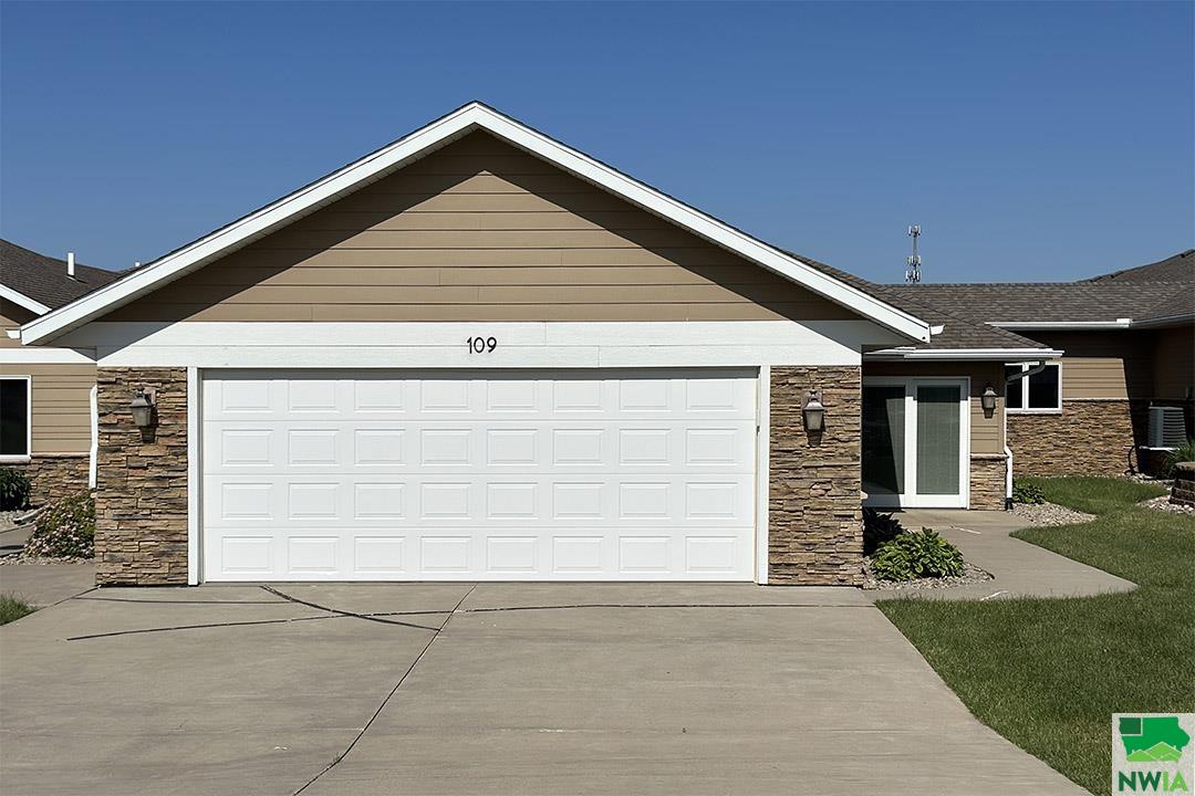 2225 Riviera Road #109						  						 , Sioux Center						 , IA						  51250						  