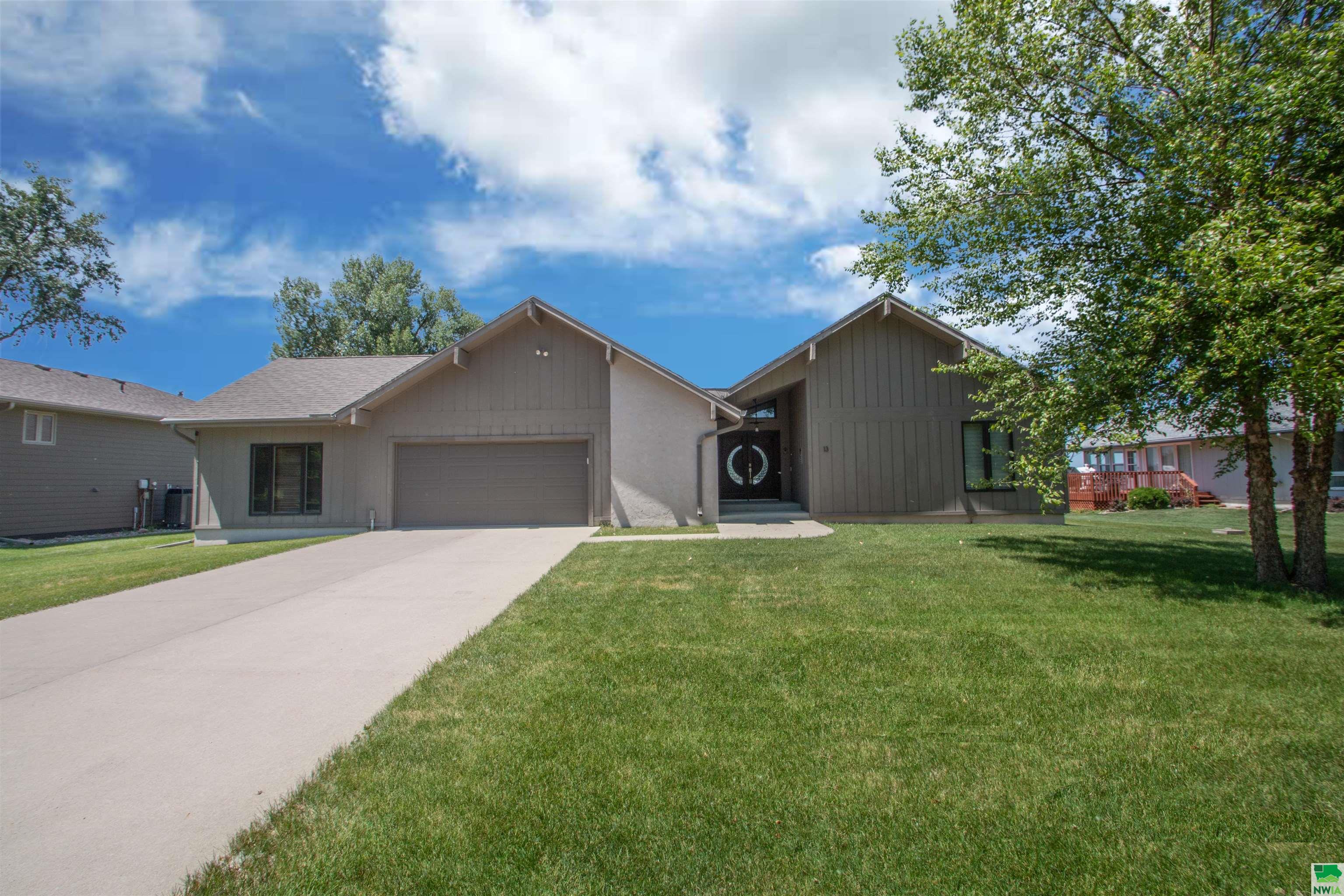 13 Edgewater Lane, Dakota Dunes, SD 57049 