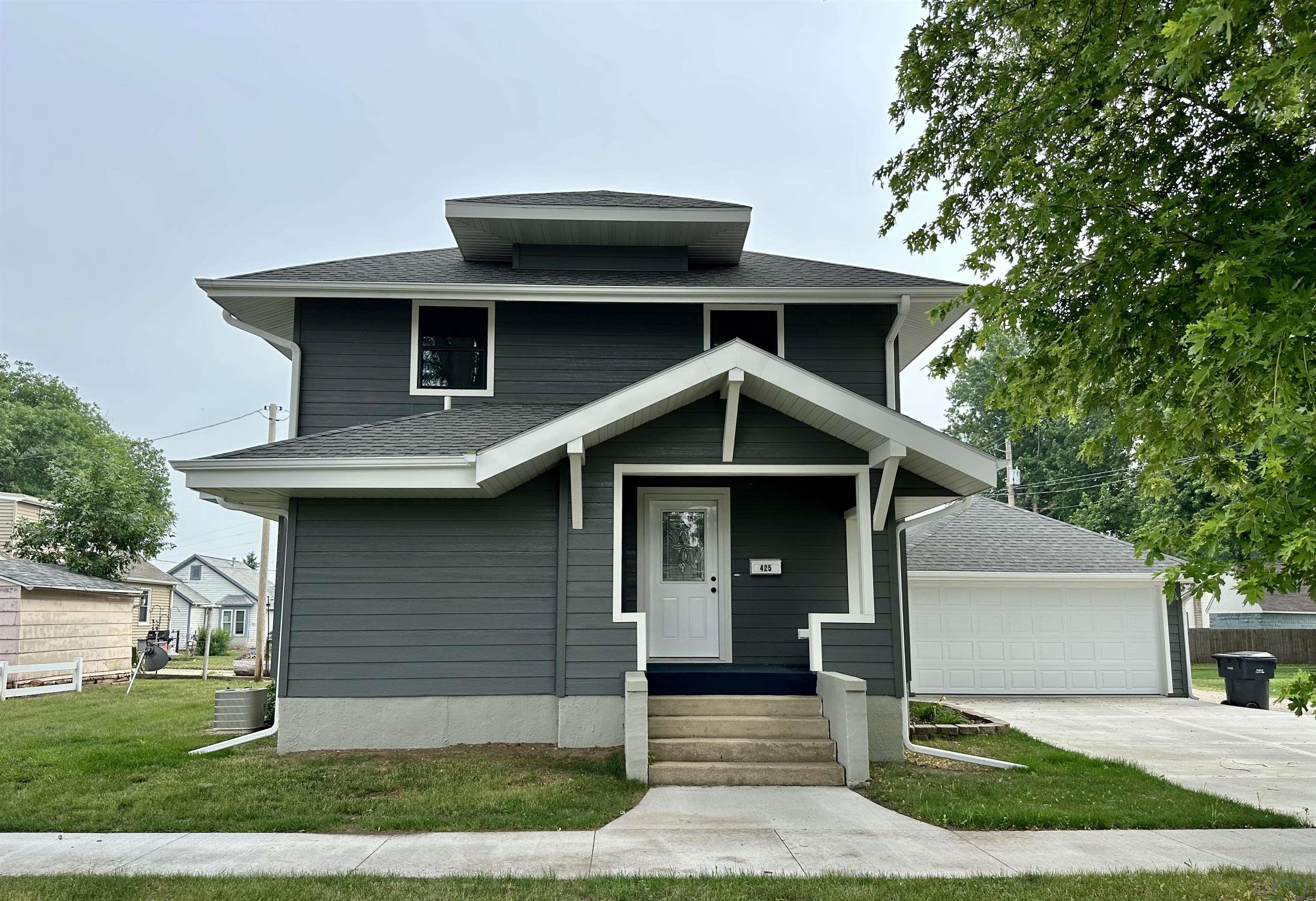 425 3rd St NW, LeMars, Iowa 51031 