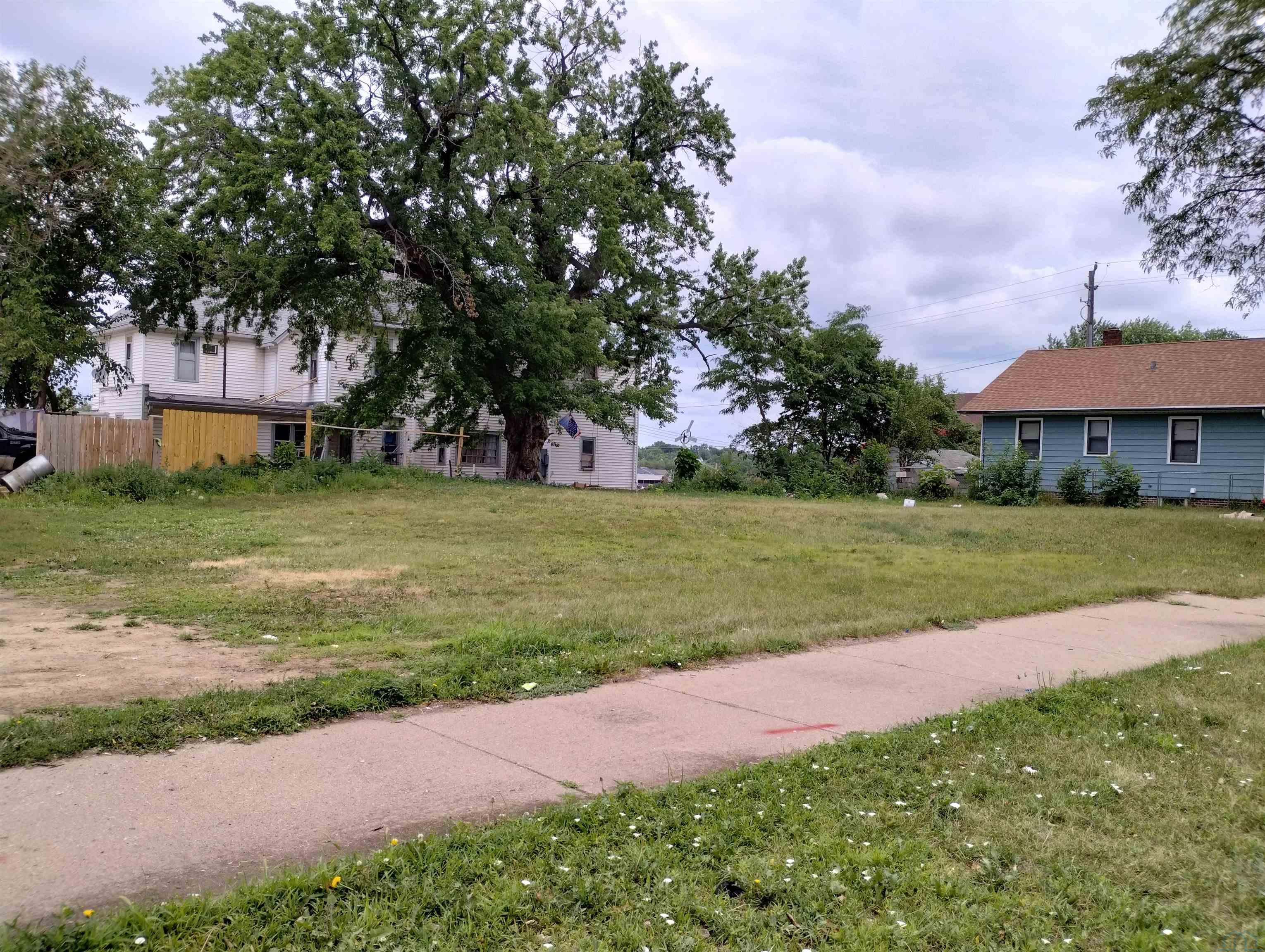 613 13th St, Sioux City, Iowa 51105 