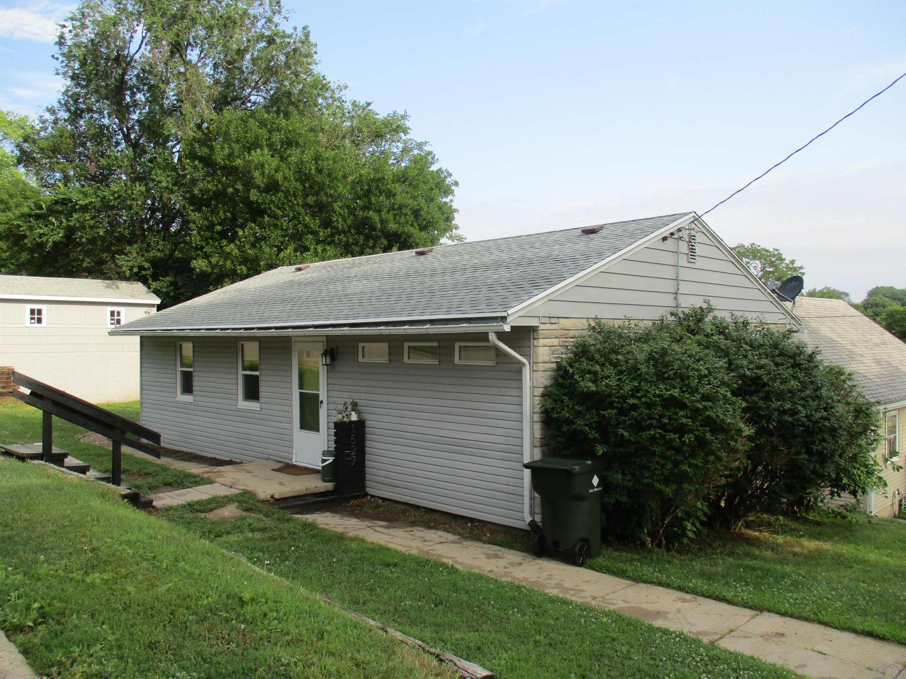 1527 Helen St S, Sioux City, Iowa 51106 
