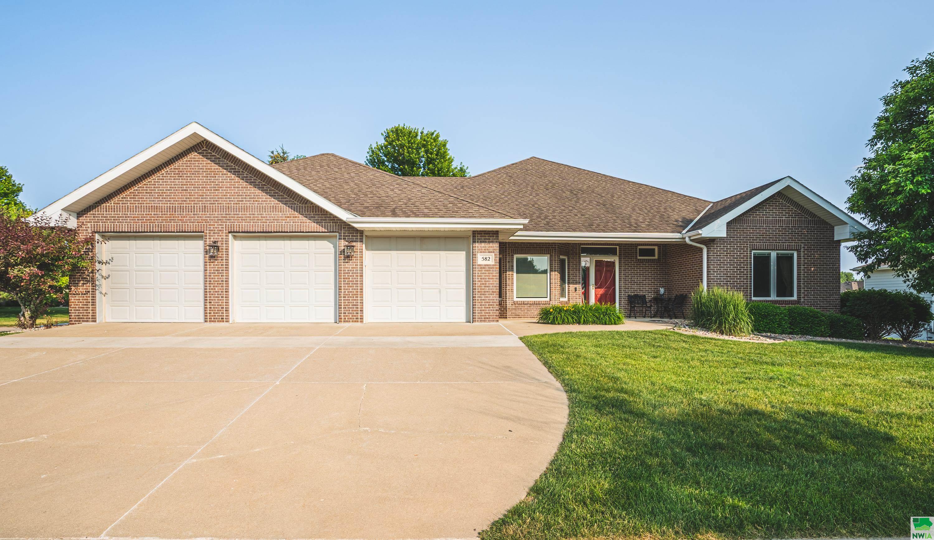 582 Oxbow Trail, Dakota Dunes, SD 57049 