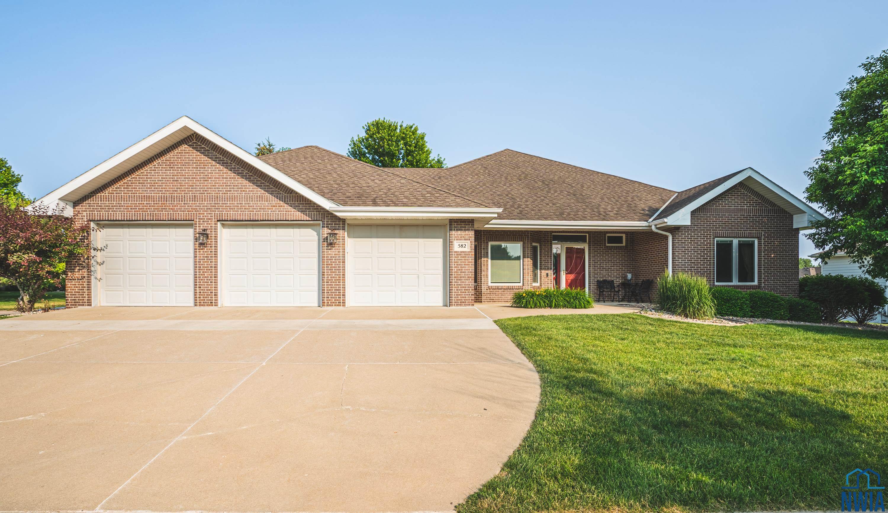 582 Oxbow Trail, Dakota Dunes, SD 57049 