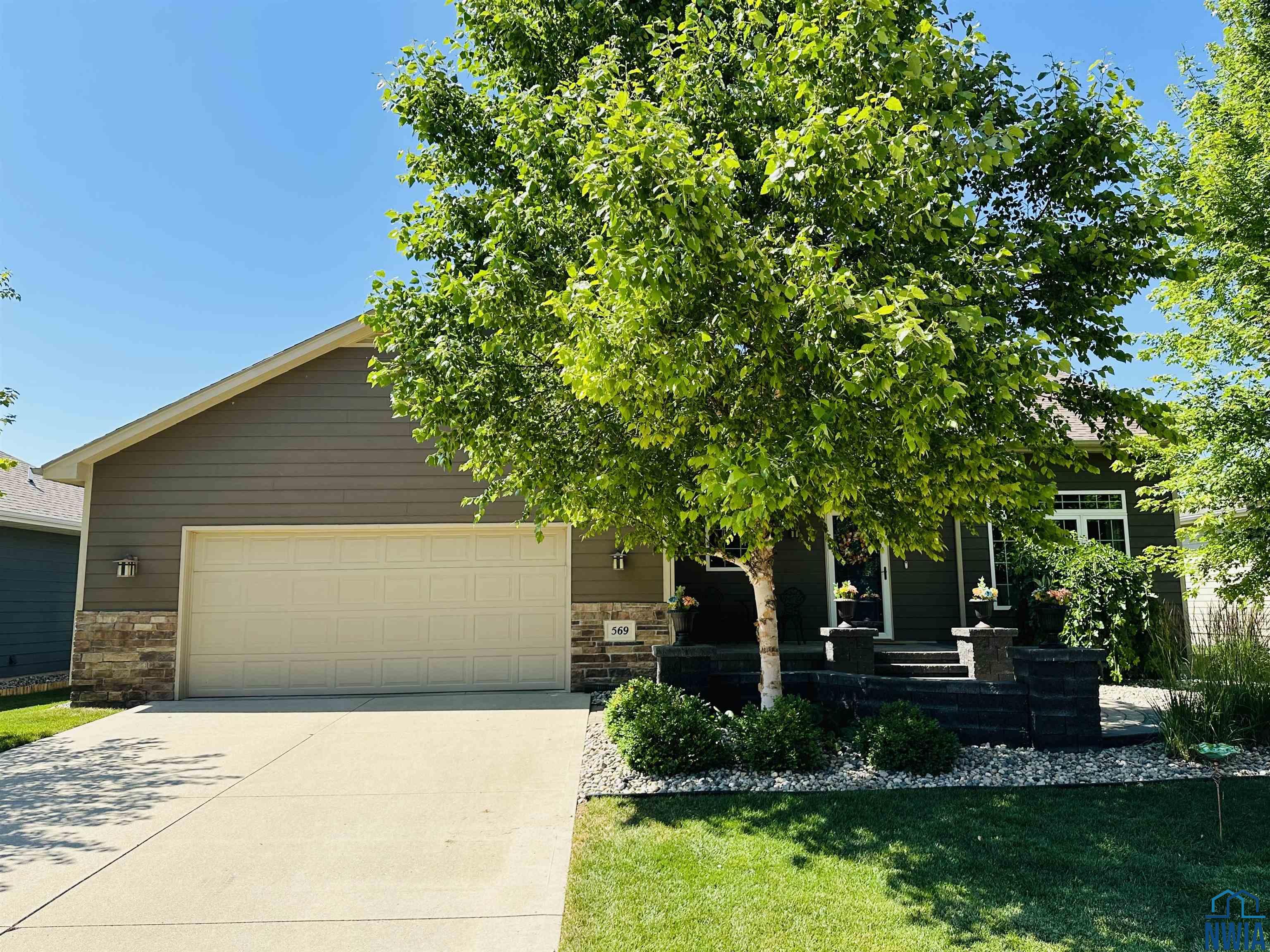 569 Prairie Blvd, Dakota Dunes, SD 57049 