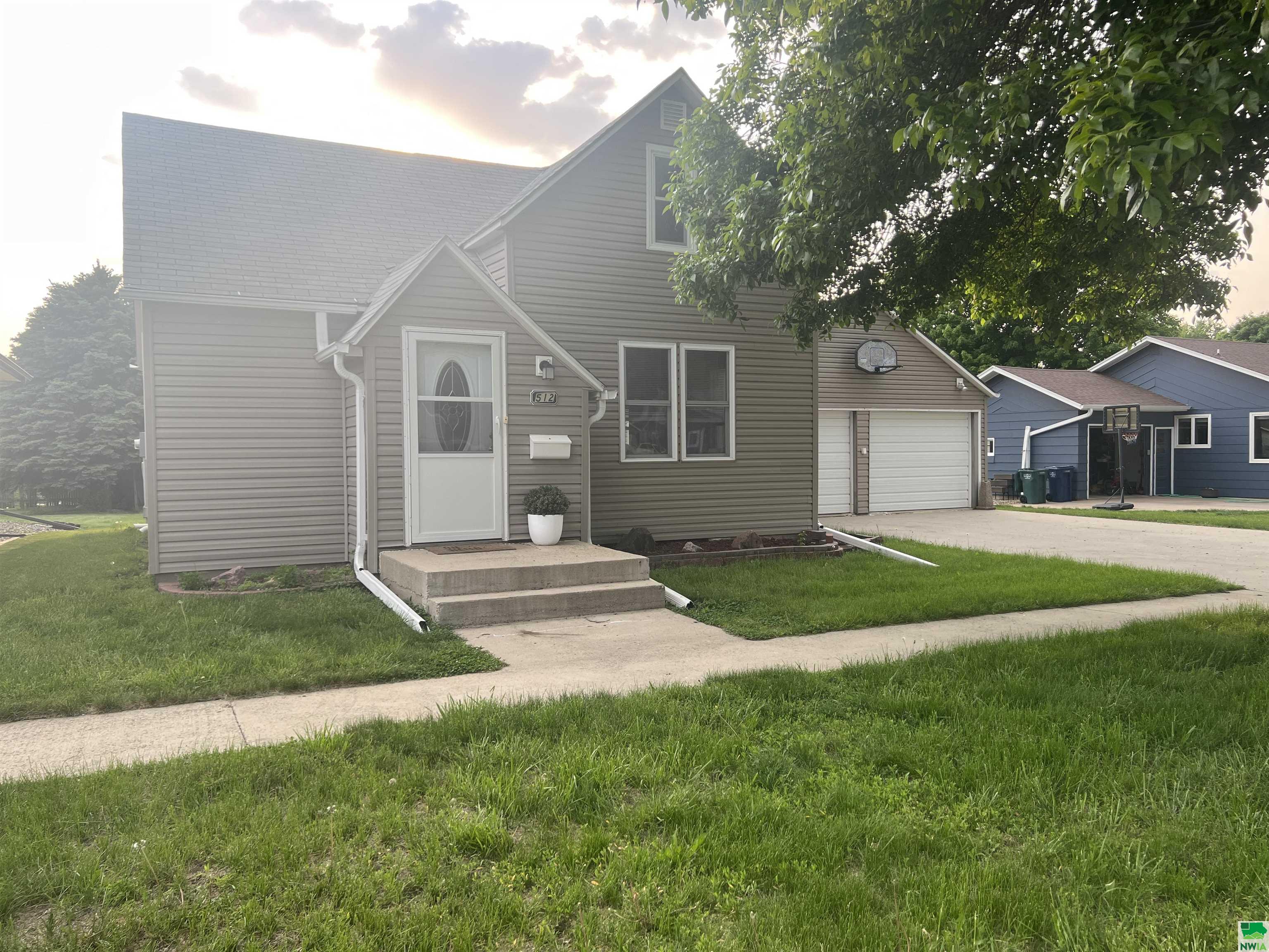 512 Colorado Ave NW						  						 , Orange City						 , IA						  51041						  