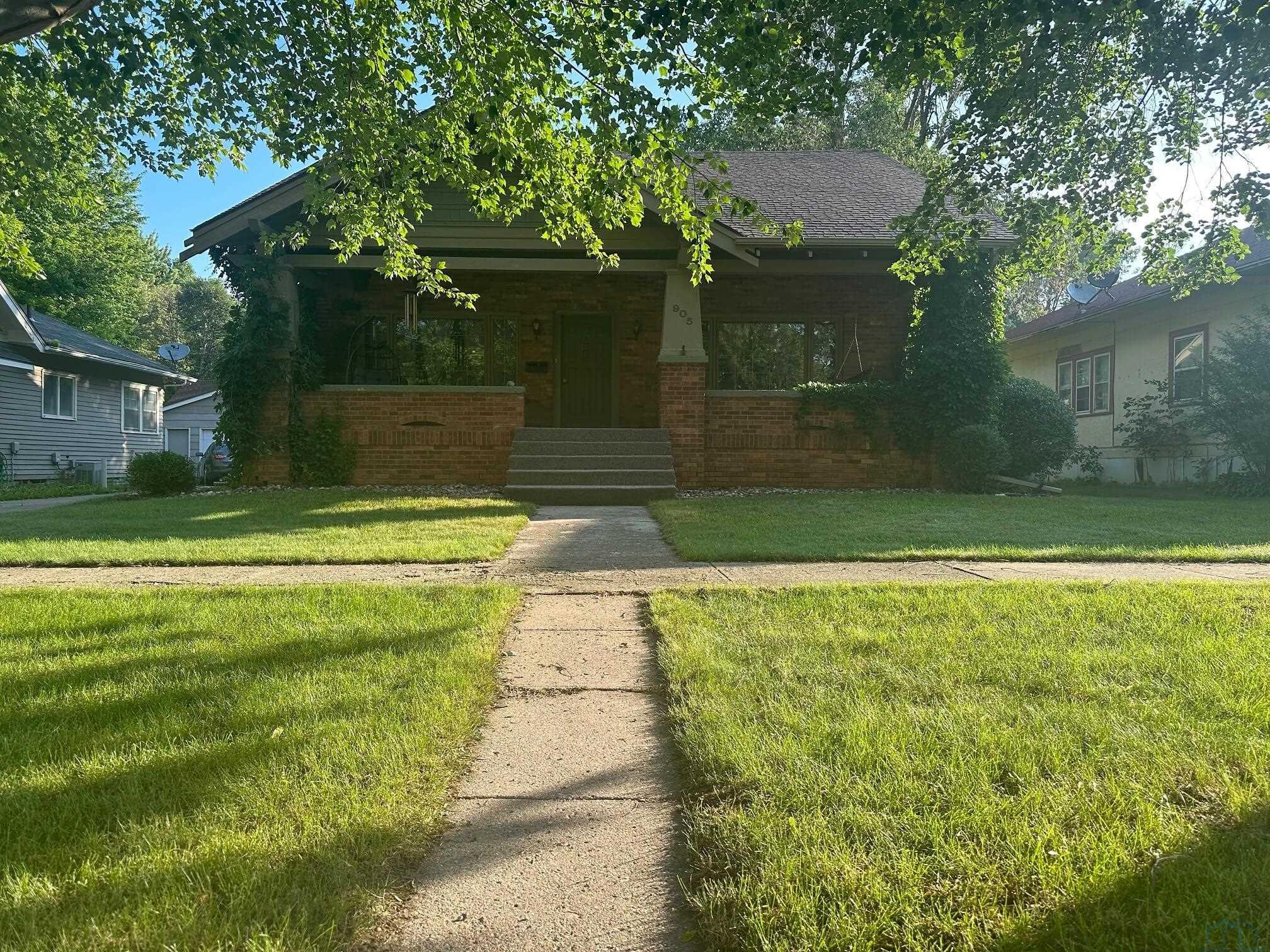 905 8th St., Sheldon, Iowa 51201 