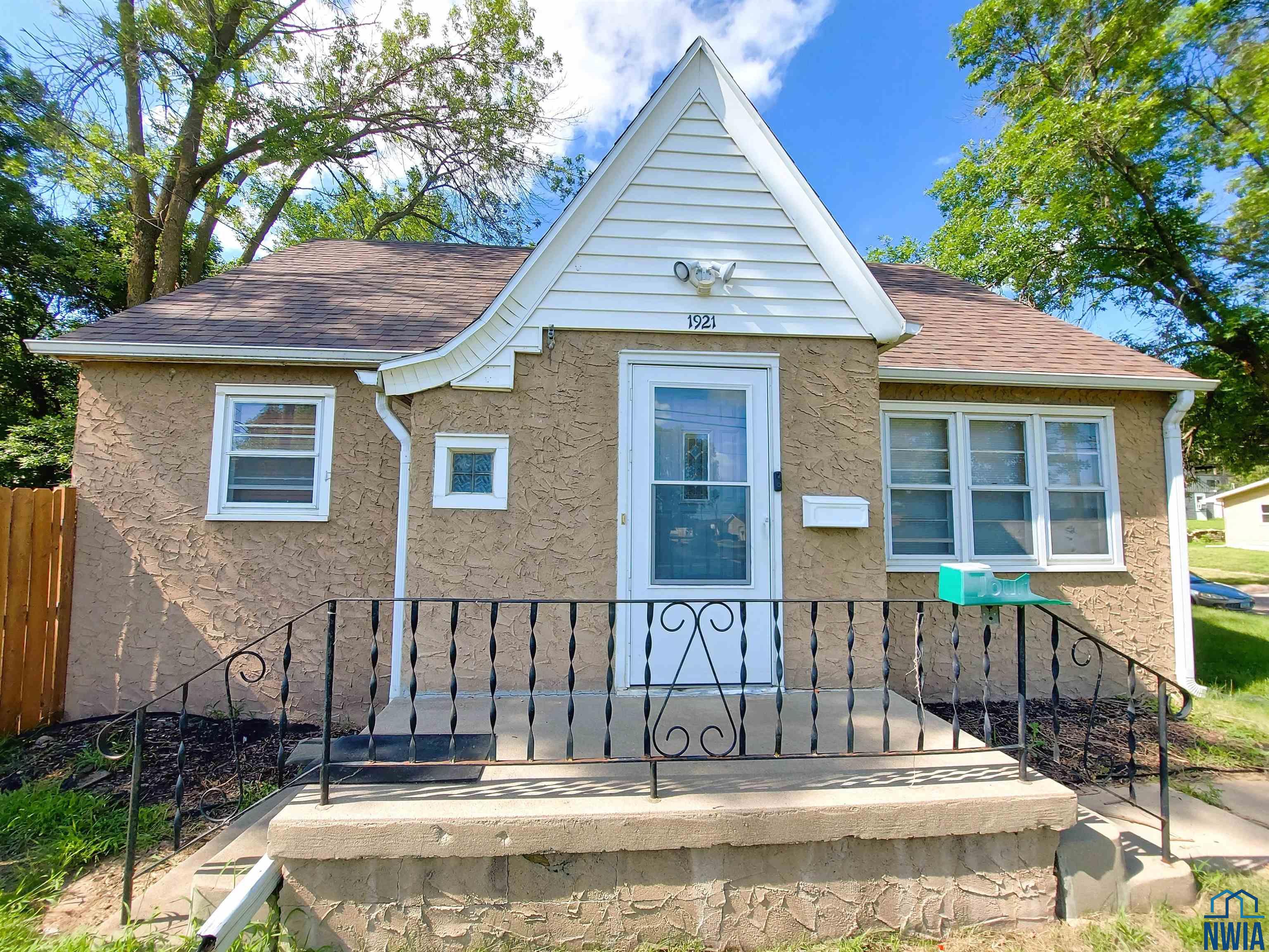 1921 27th St, Sioux City, Iowa 51104 