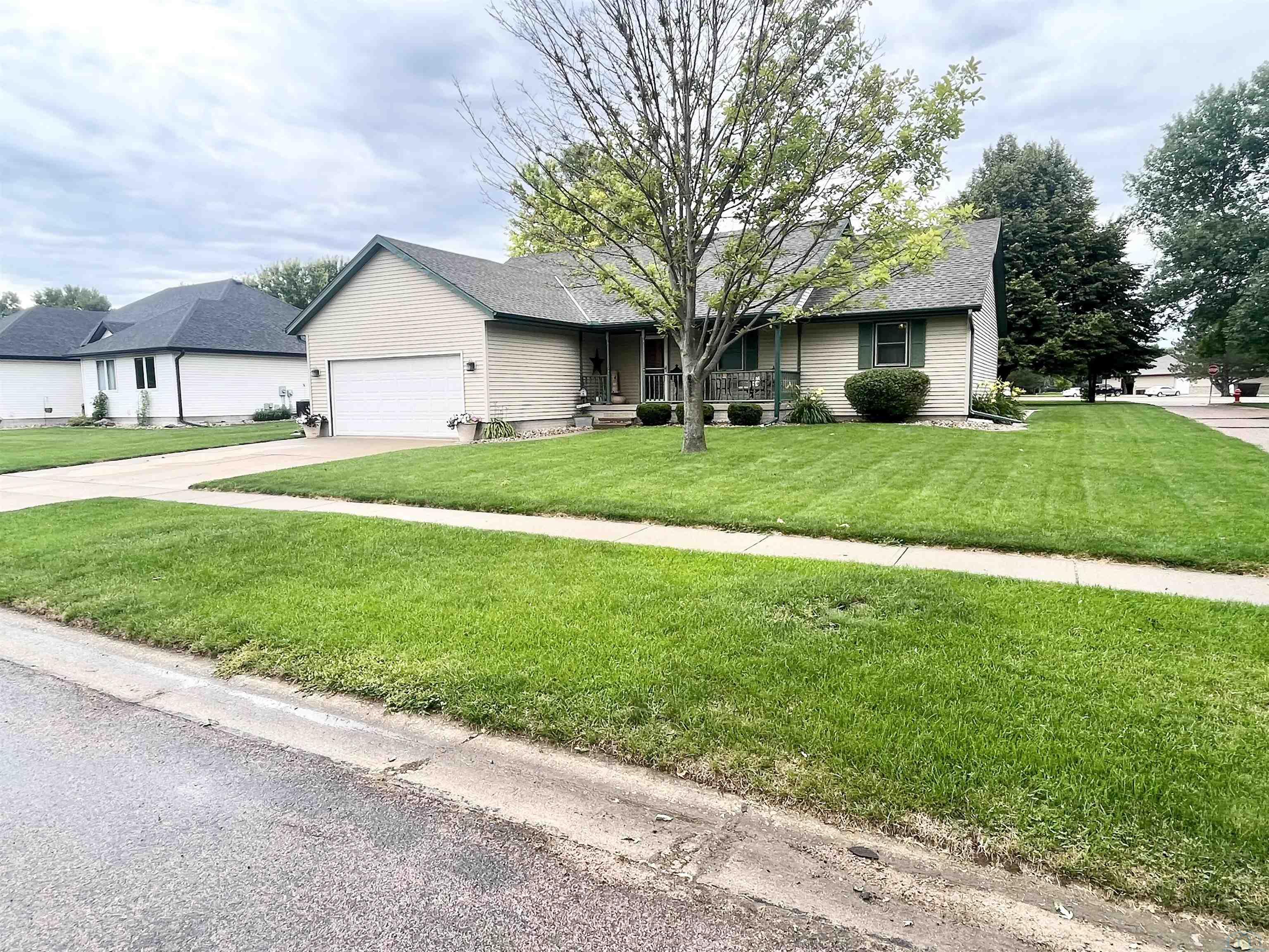 132 Green Court Drive, Elk Point, SD 57025 