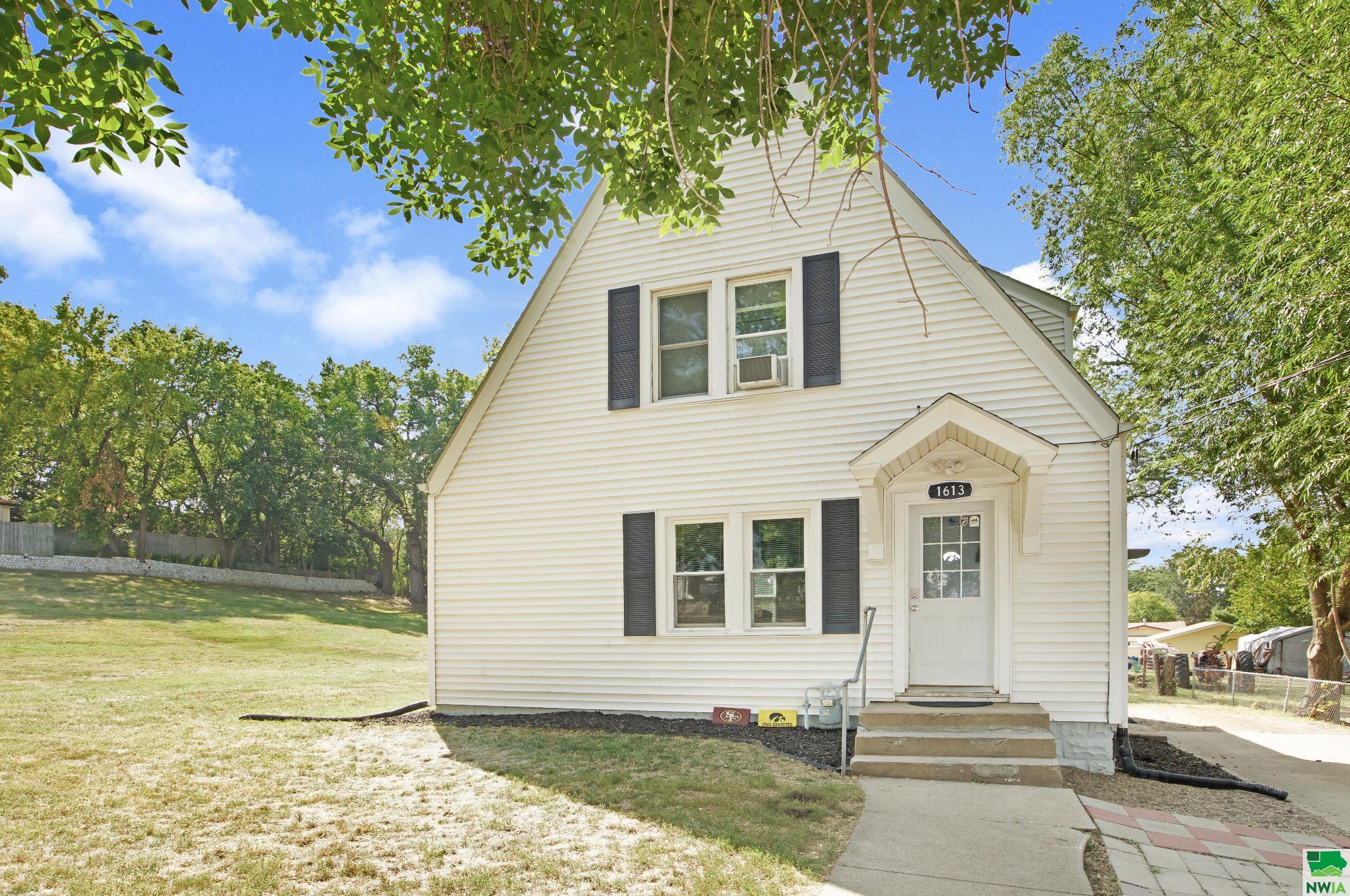 1613 & 1617 Glendale Boulevard, Sioux City, Iowa 51105 