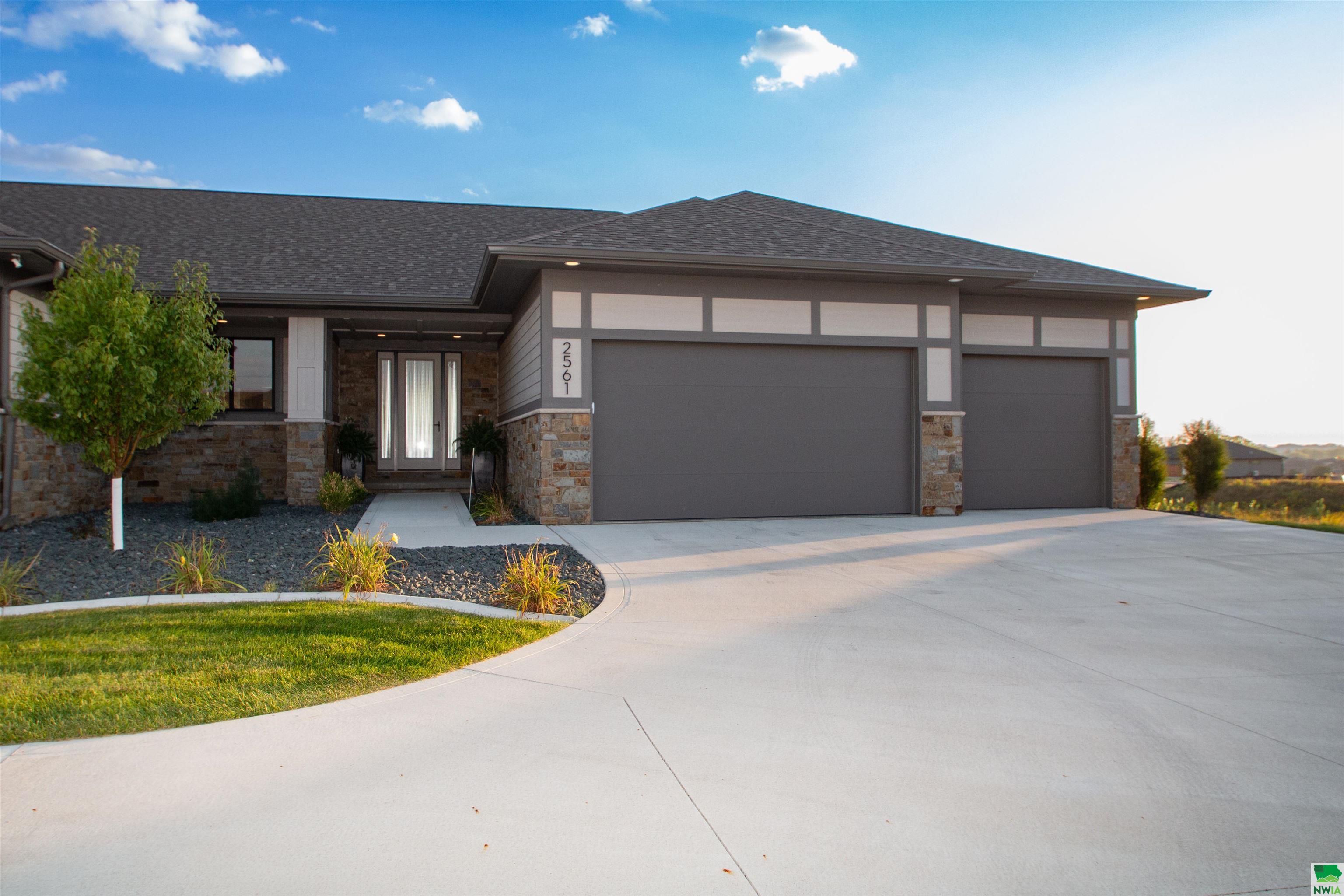 2561 Insignia Circle, Sioux City, Iowa 51106 