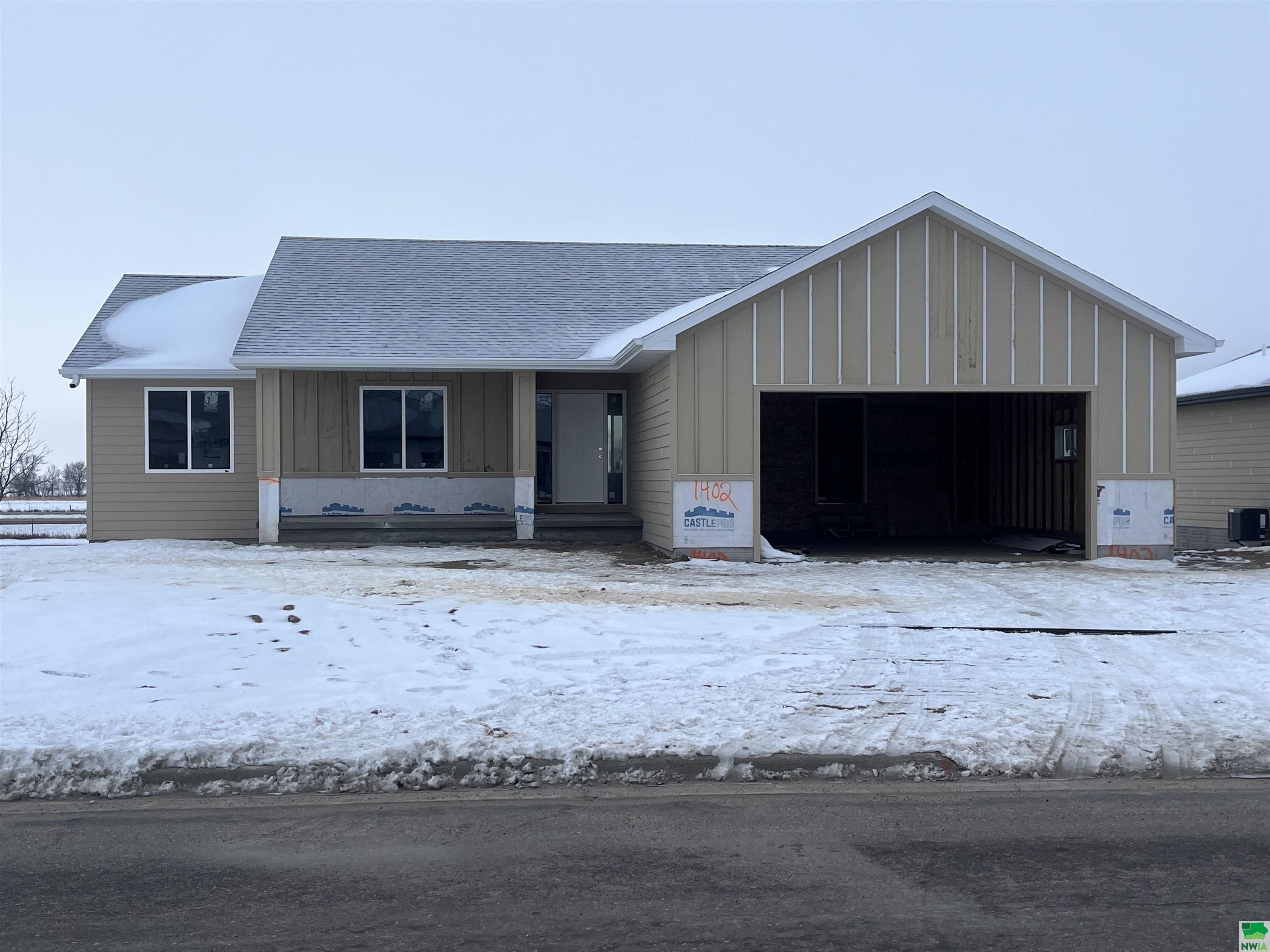 1402 Country Club Drive, Elk Point, SD 57025 