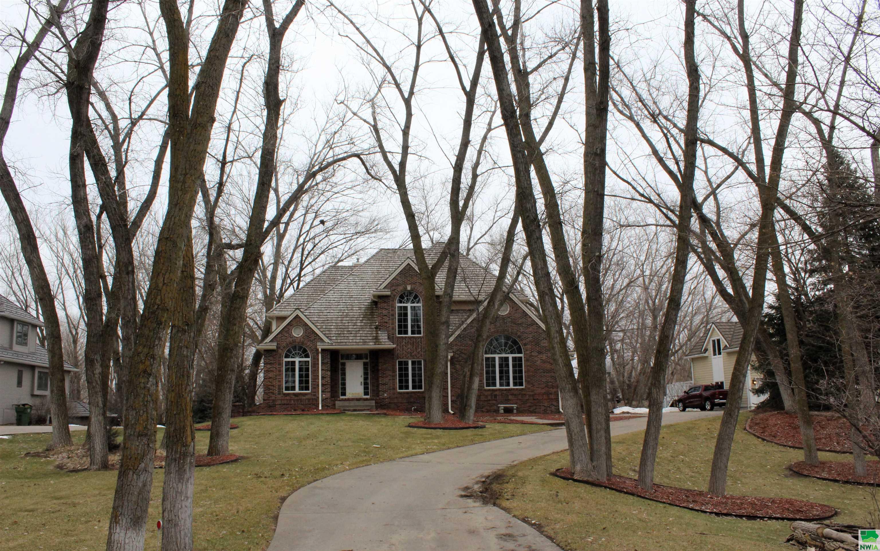 954 Quail Hollow Cir, Dakota Dunes, SD 57049 