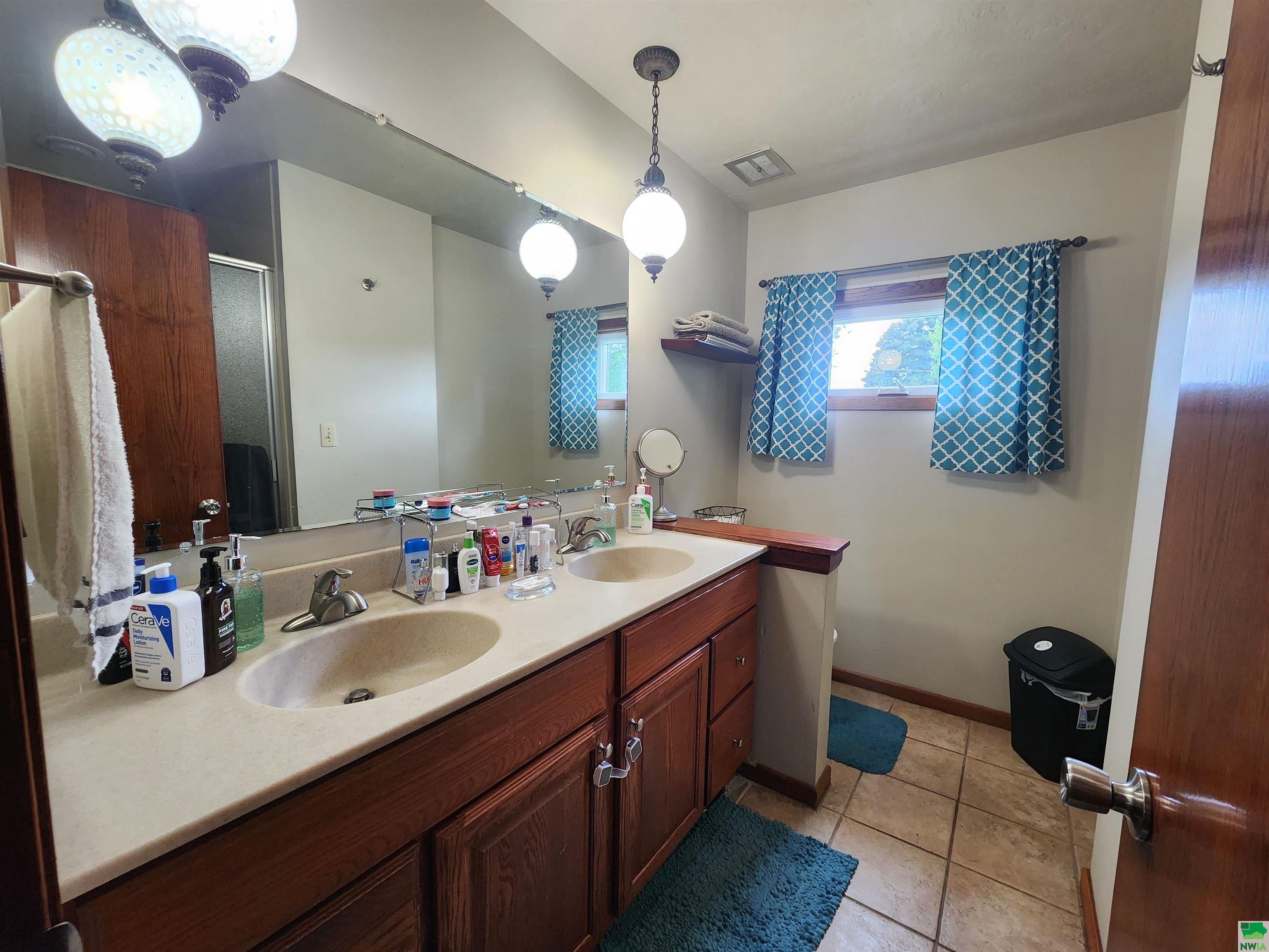 MLS #825038