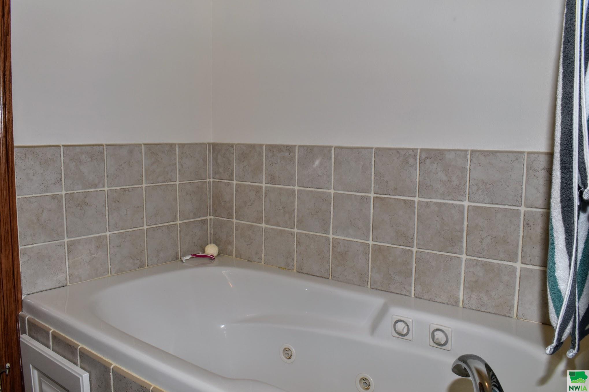 MLS #825395