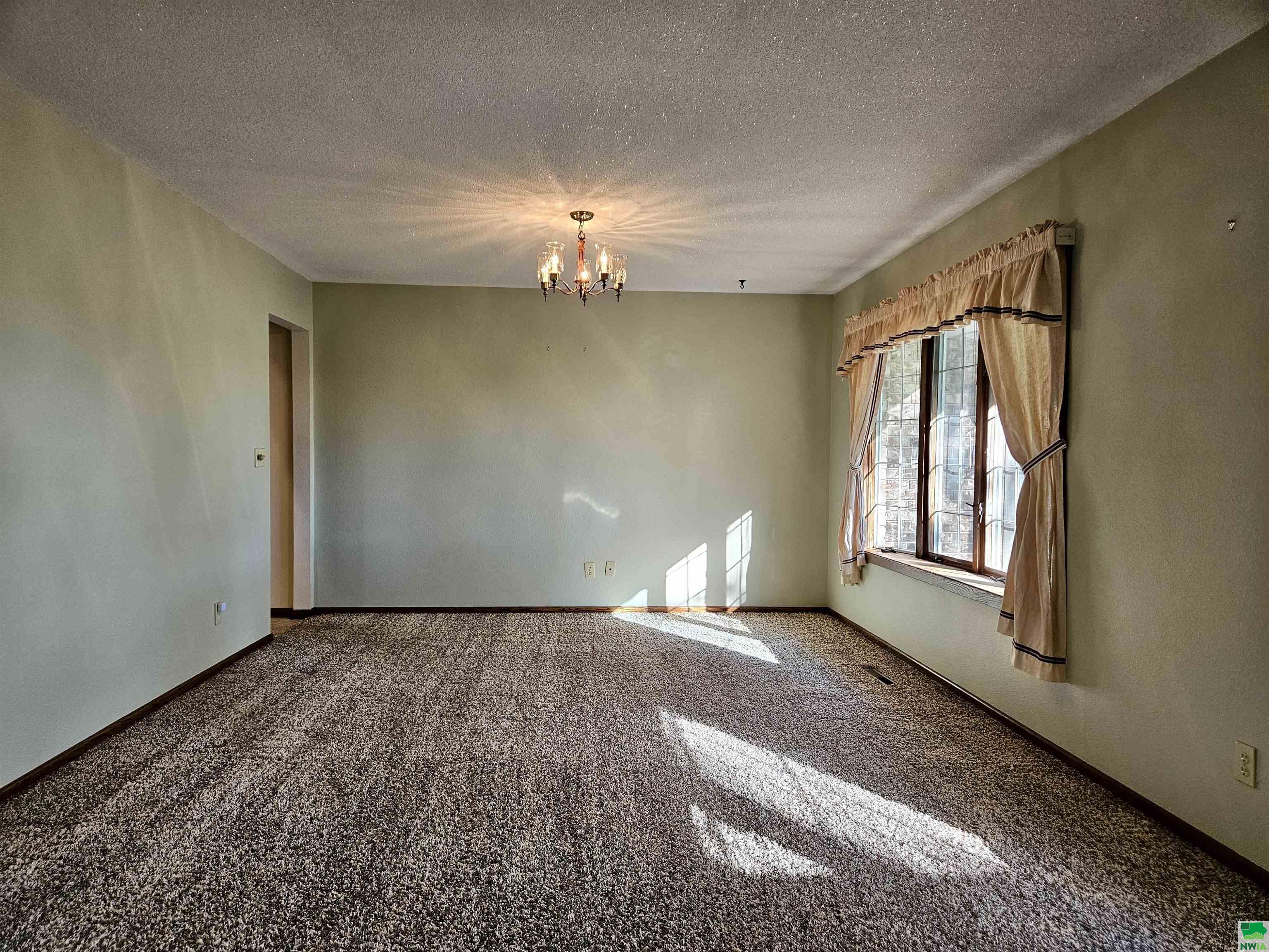 MLS #825400